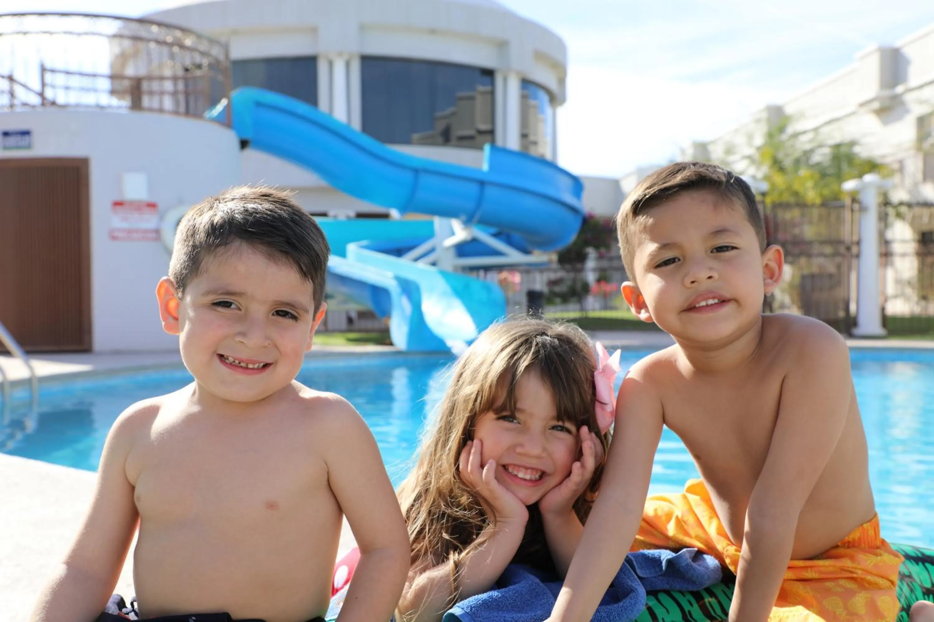 Swimming pool in Hotel Santorian