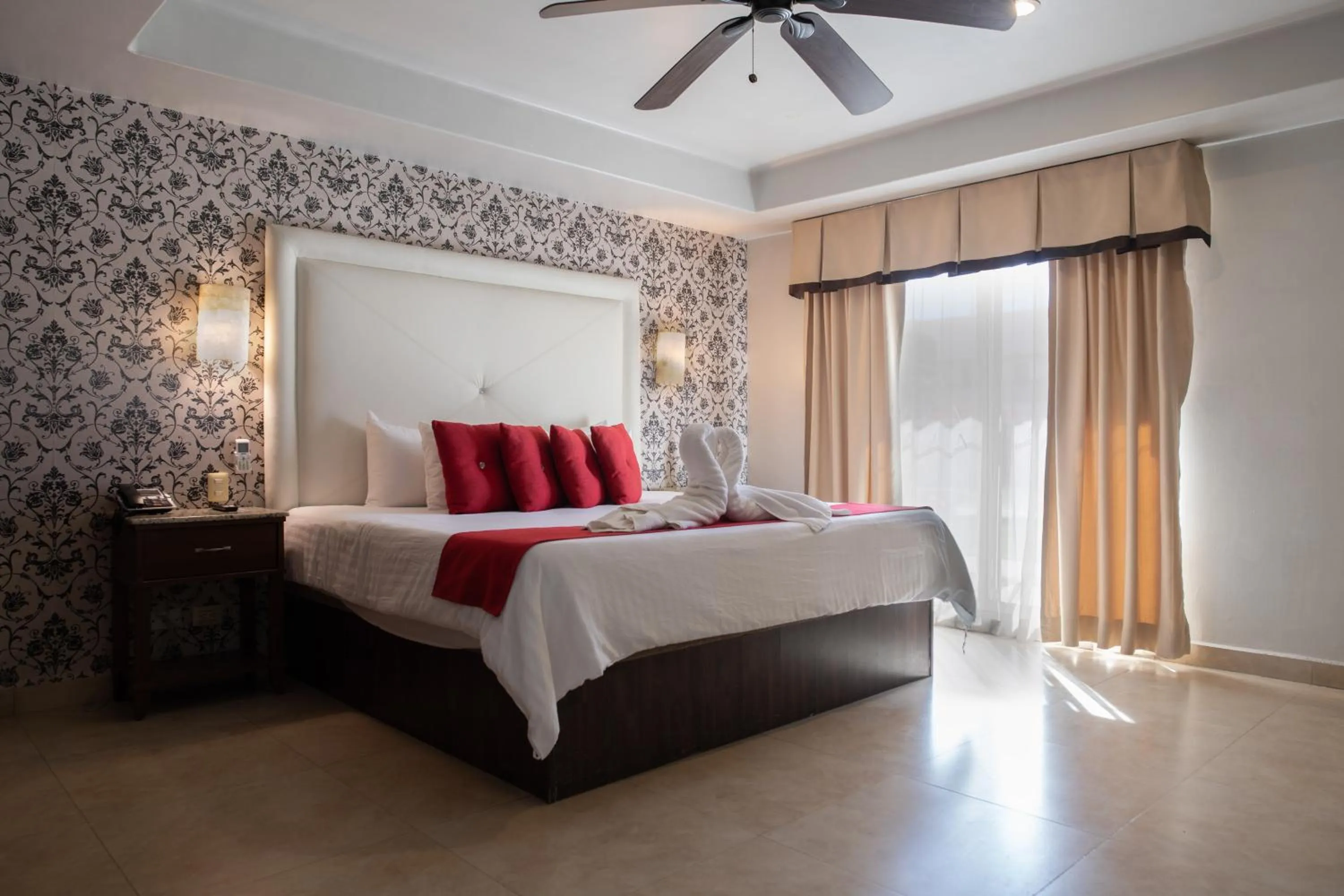 Bed in Hotel Santorian