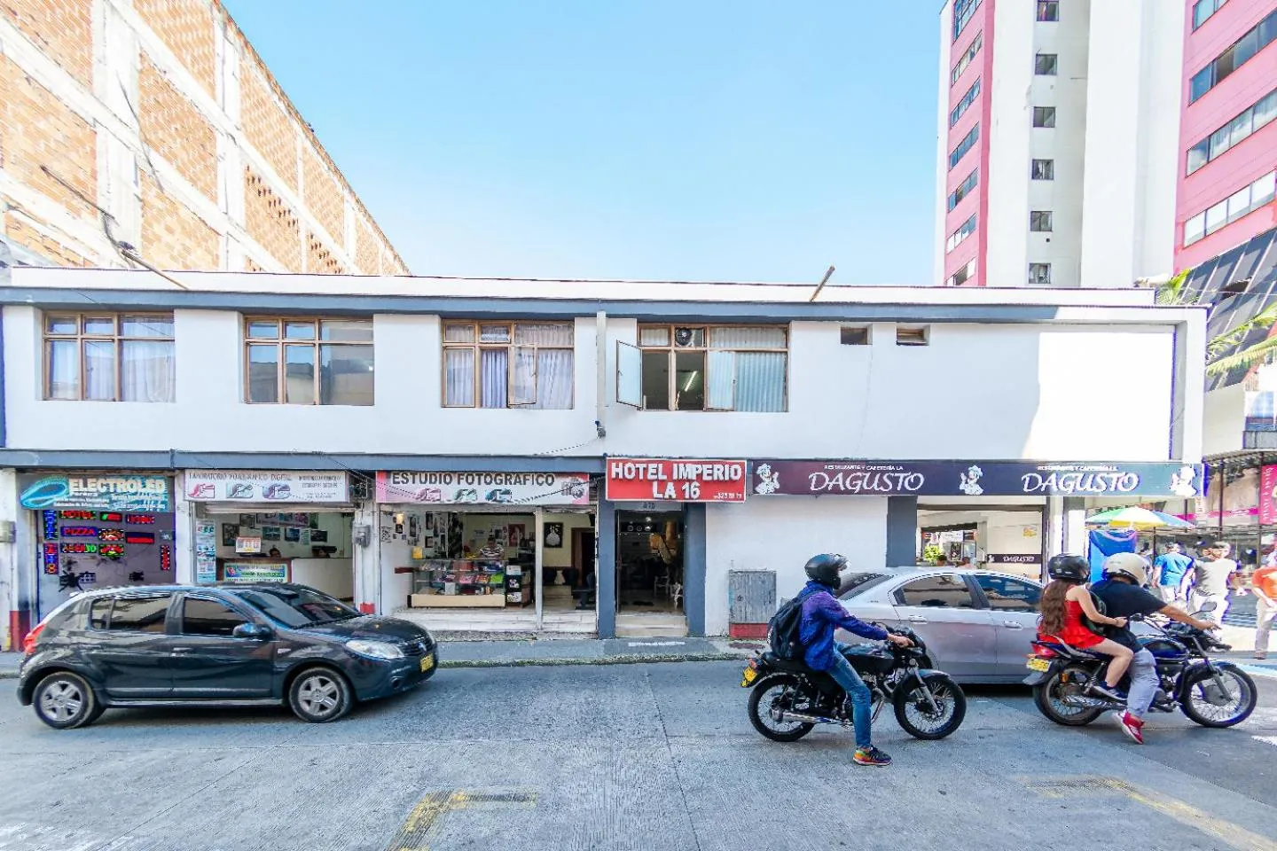 Facade/entrance in Imperio la 16