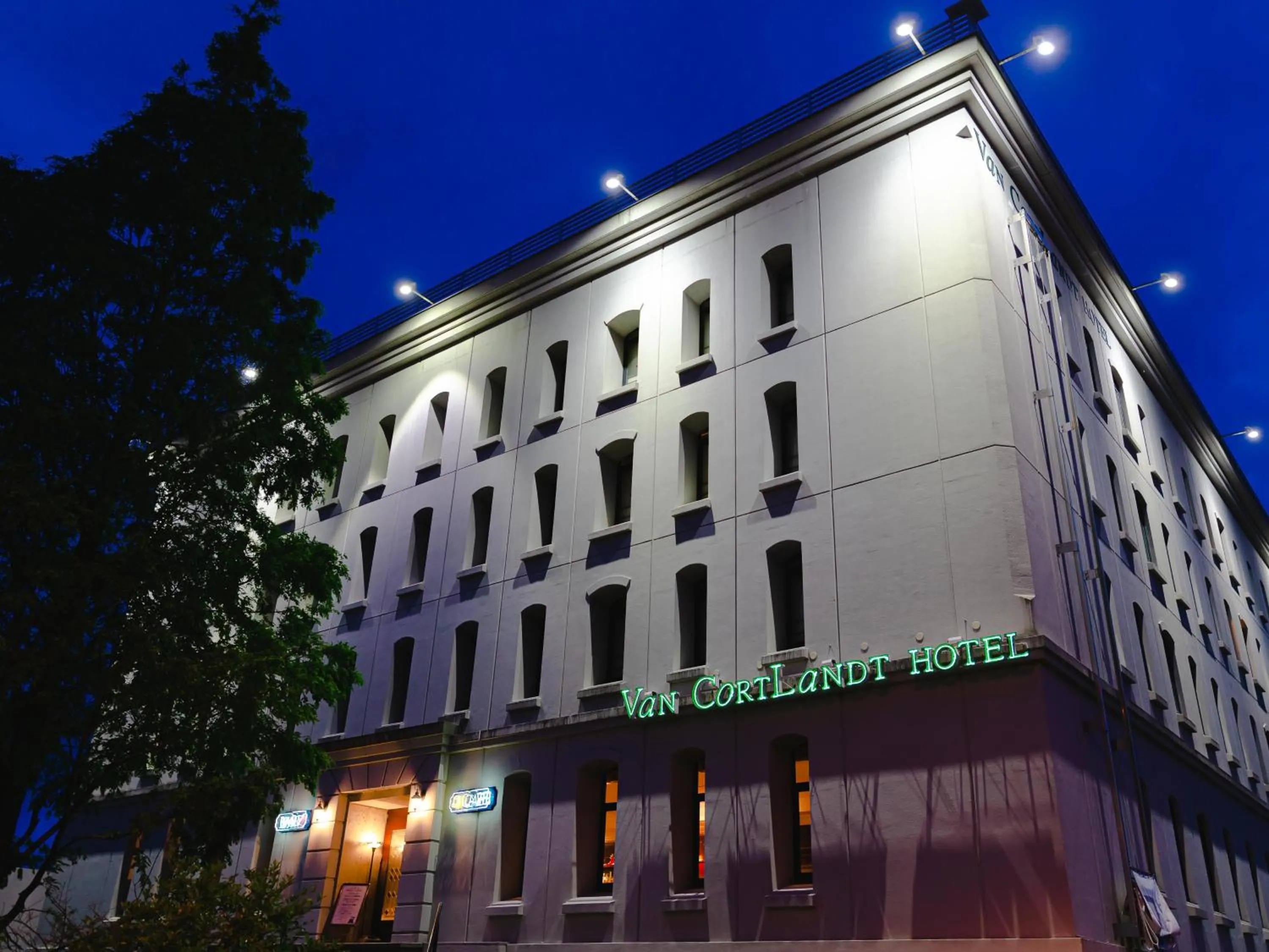 Property building in Van Cort Landt Hotel