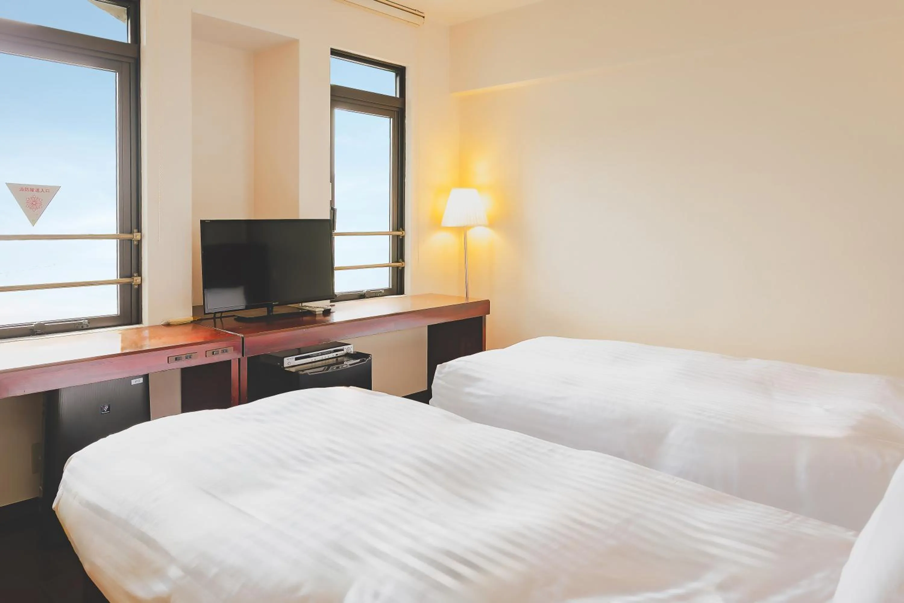 Photo of the whole room, Bed in Van Cort Landt Hotel