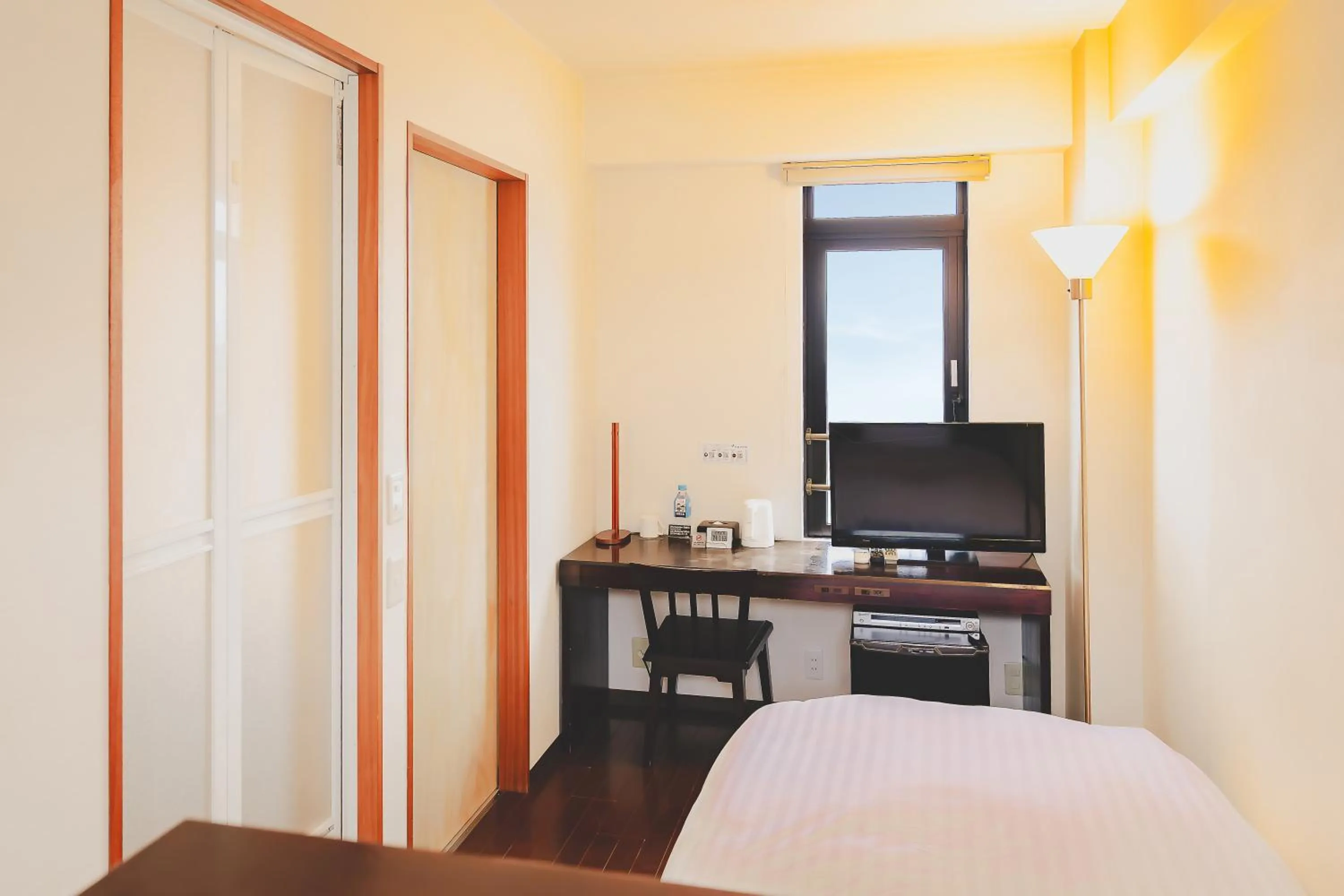 Photo of the whole room, Bed in Van Cort Landt Hotel