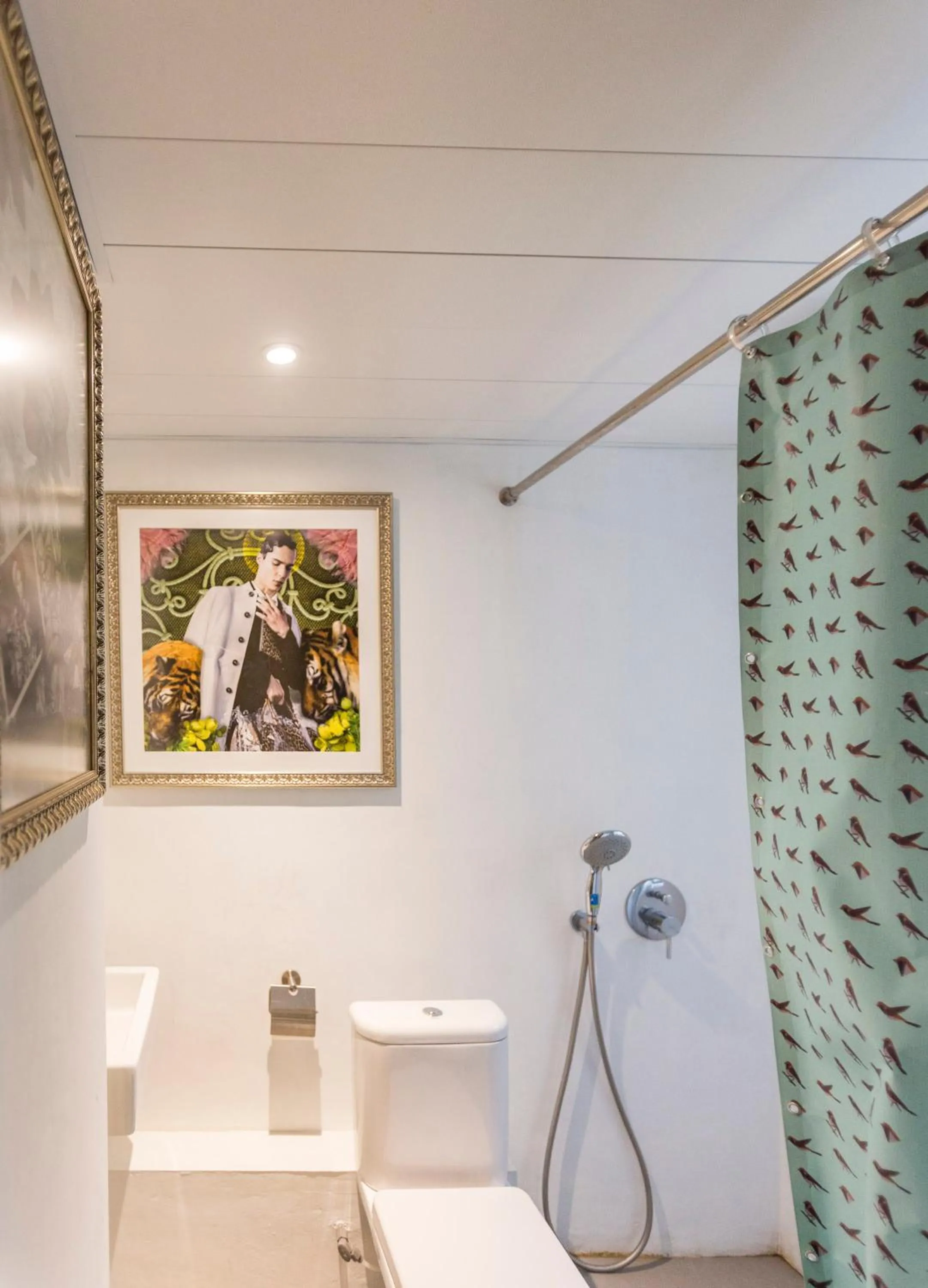 Shower in The Mahjong