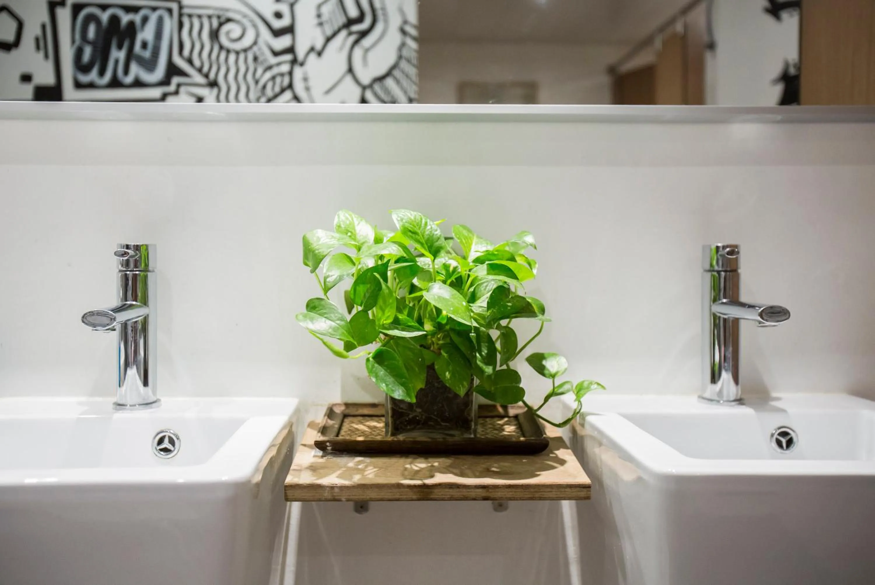 Shower in The Mahjong