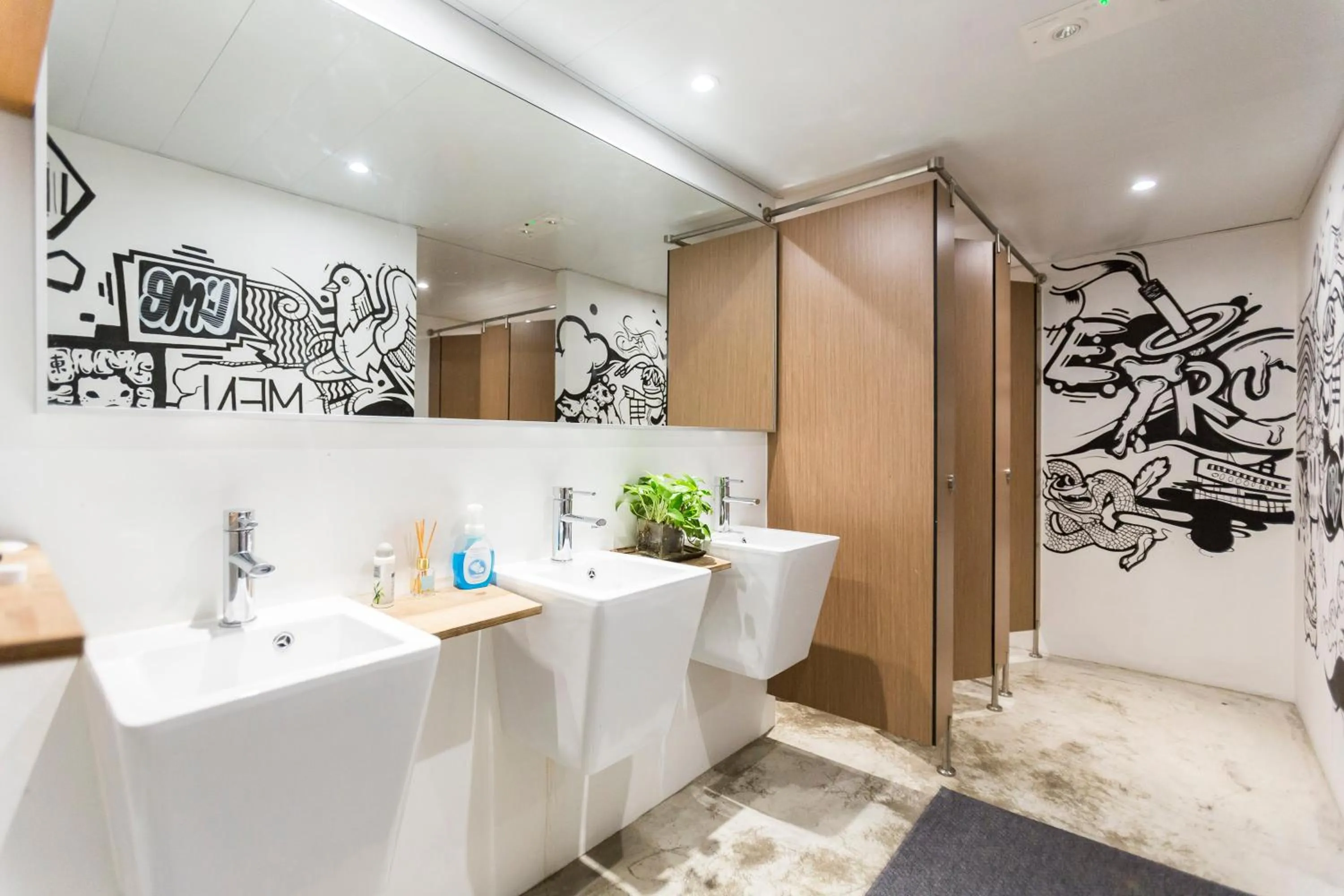 Shower in The Mahjong