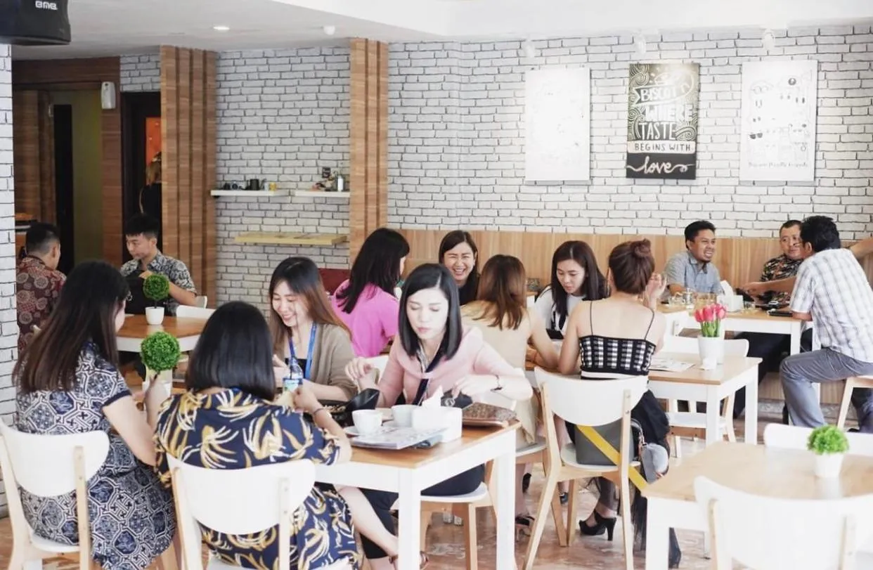 Restaurant/places to eat in Hans Inn Batam