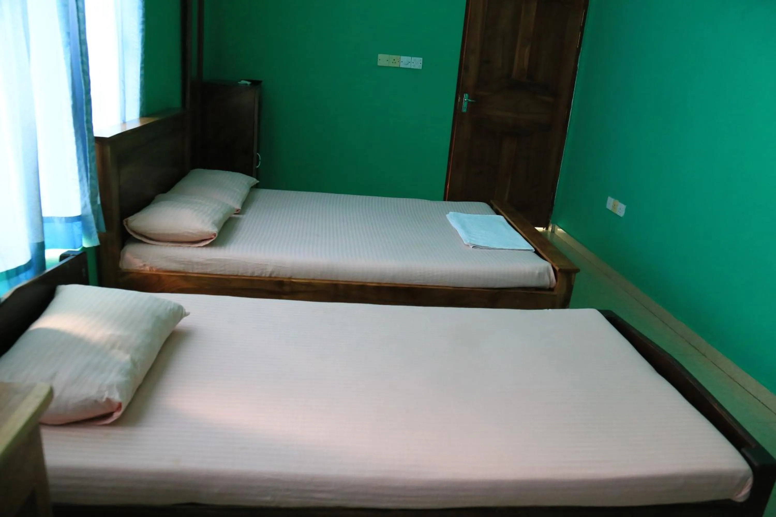 Bedroom, Bed in Kings Hotel Restaurant and Bar