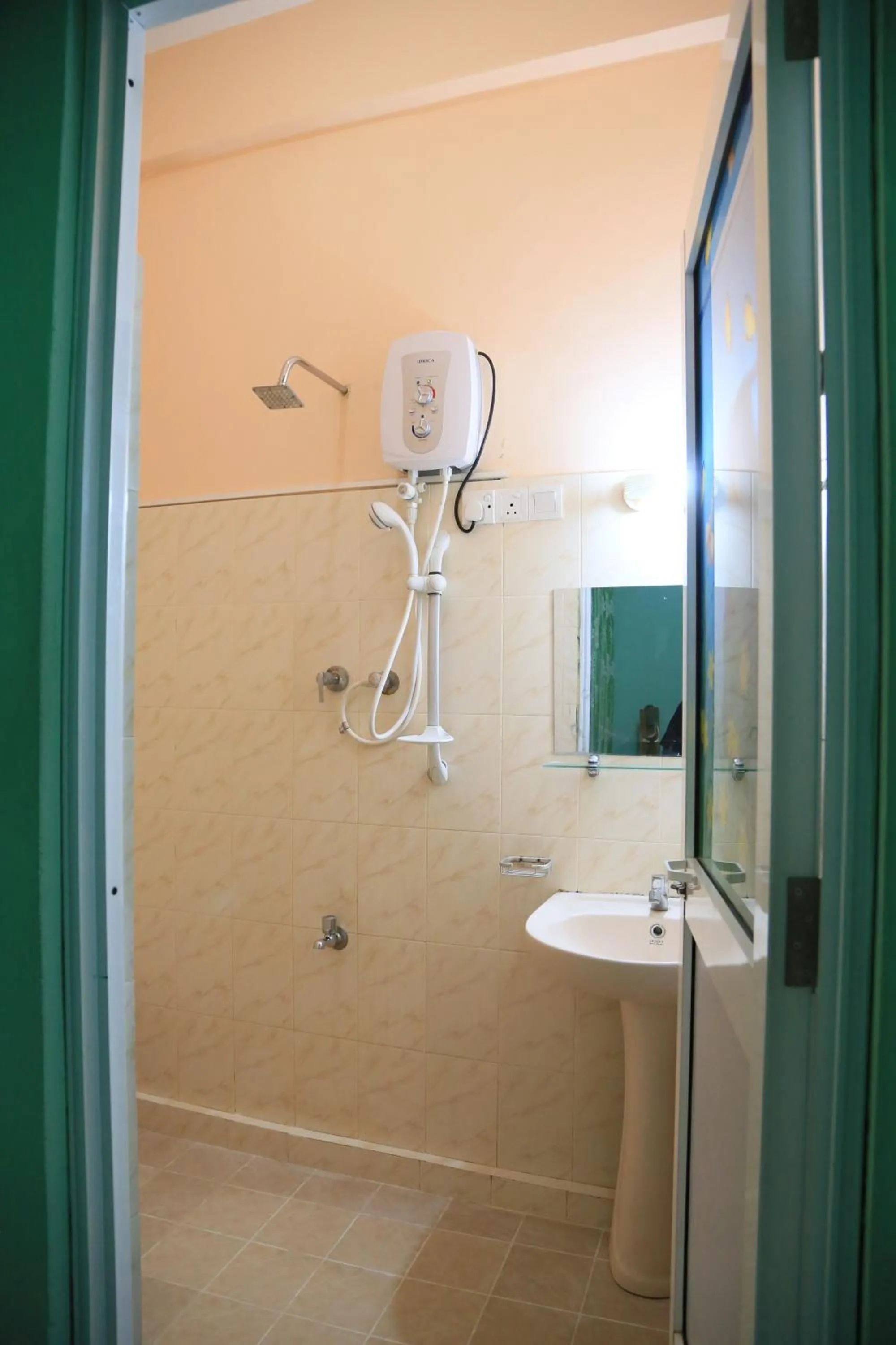 Shower in Kings Hotel Restaurant and Bar