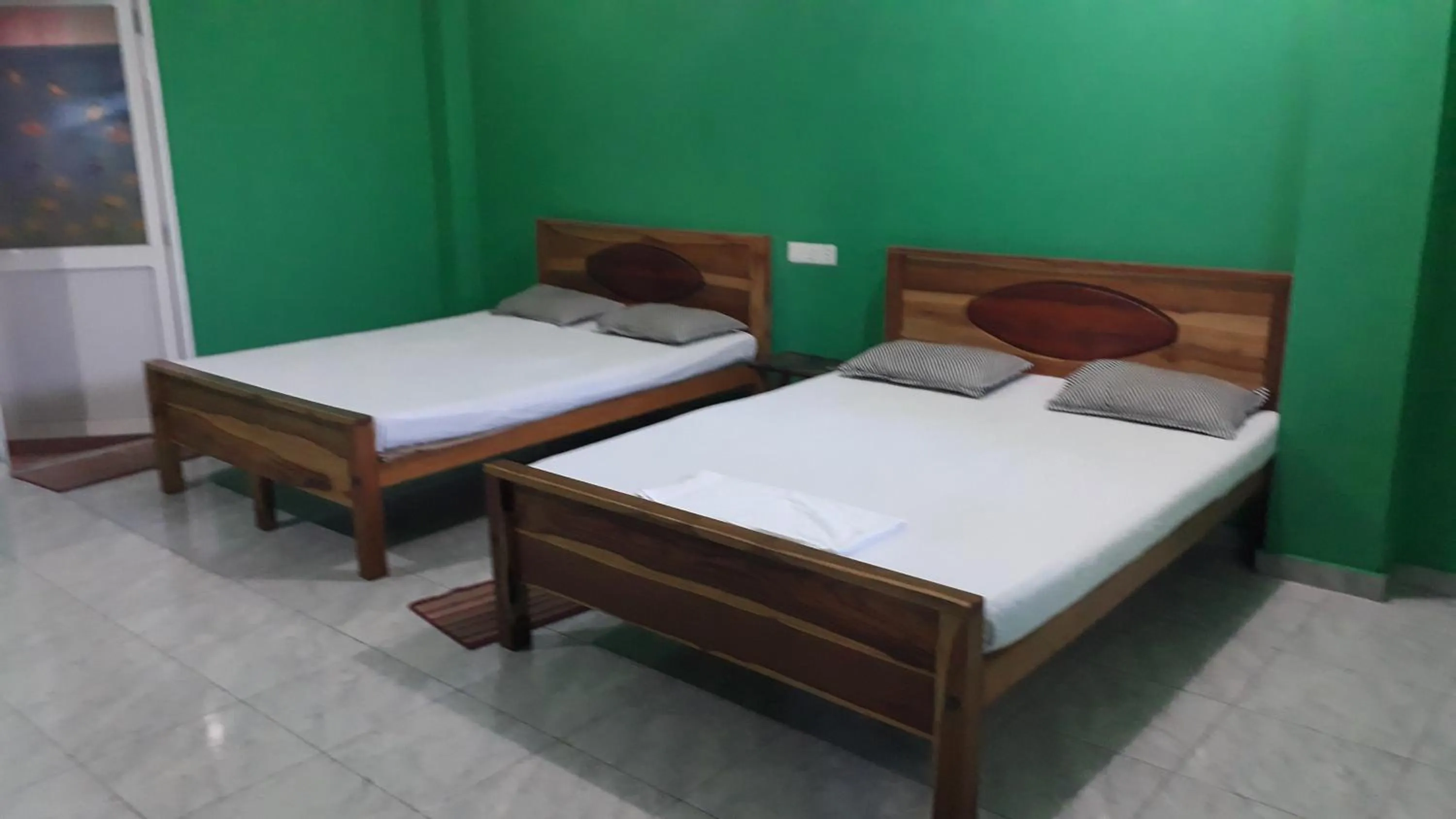 Bedroom, Bed in Kings Hotel Restaurant and Bar