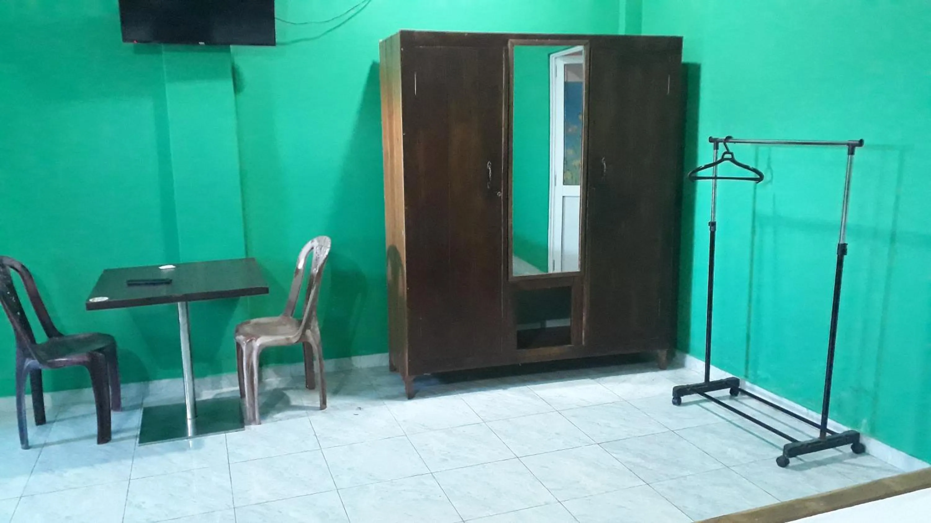 Area and facilities in Kings Hotel Restaurant and Bar