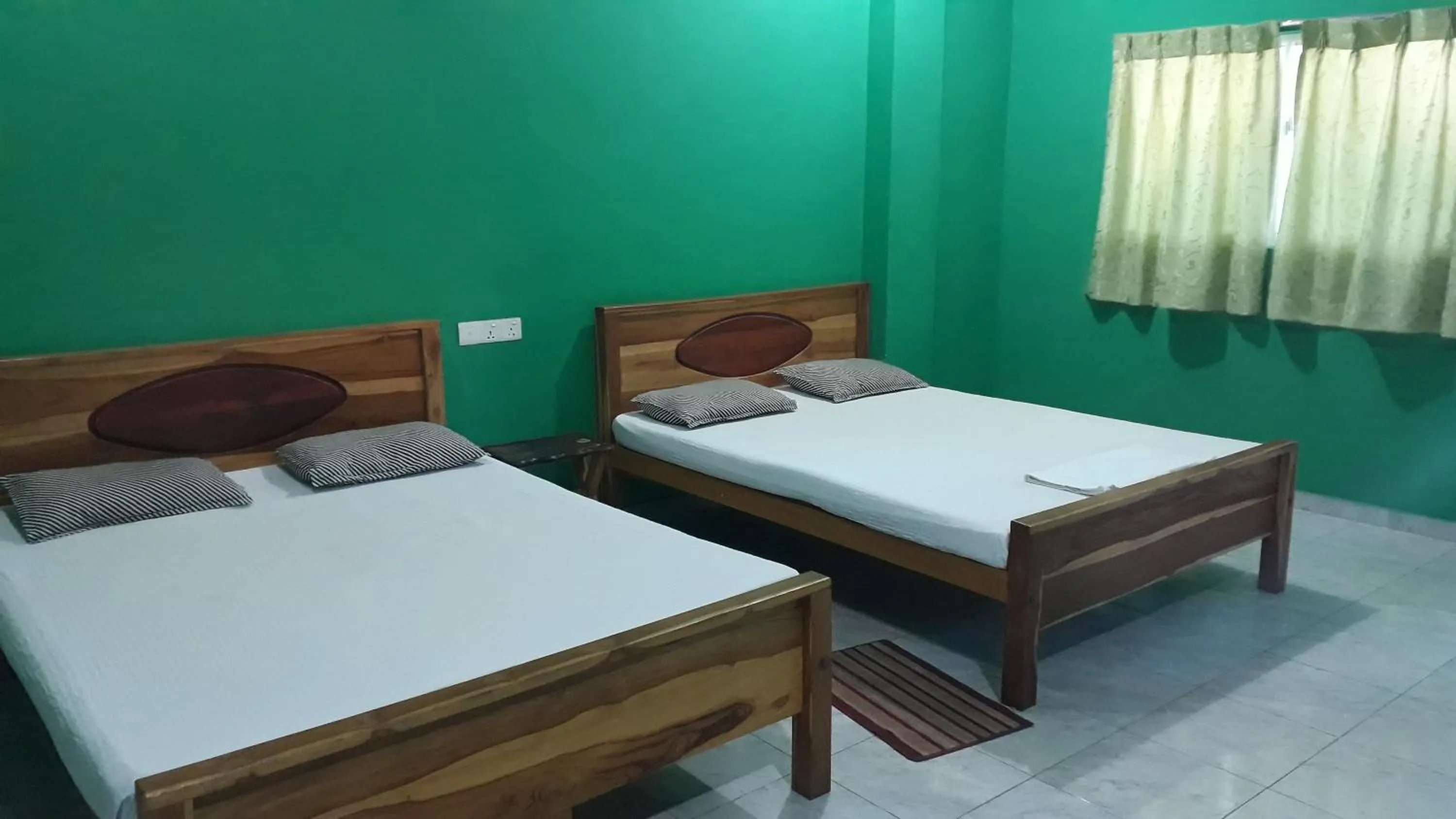 Bedroom, Bed in Kings Hotel Restaurant and Bar