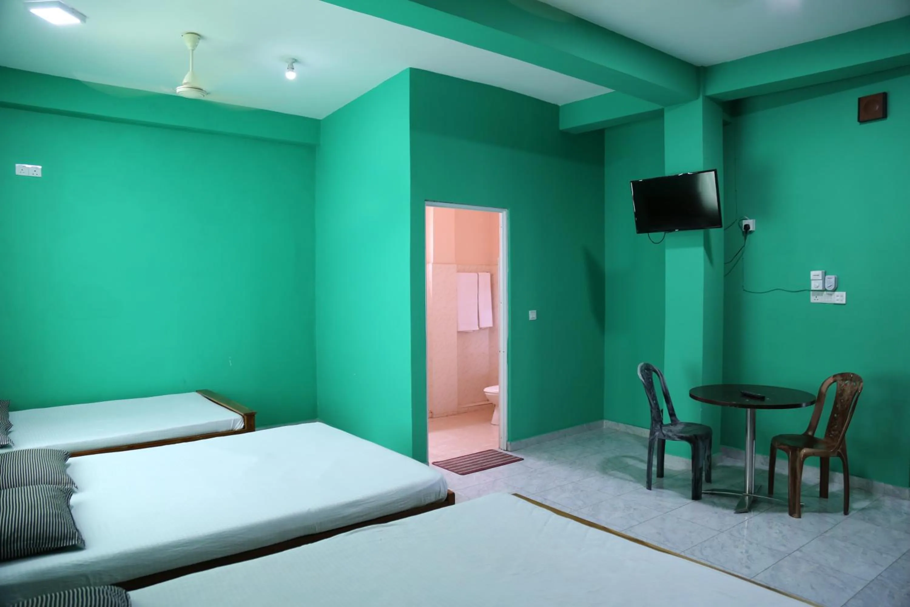 TV and multimedia, Bed in Kings Hotel Restaurant and Bar