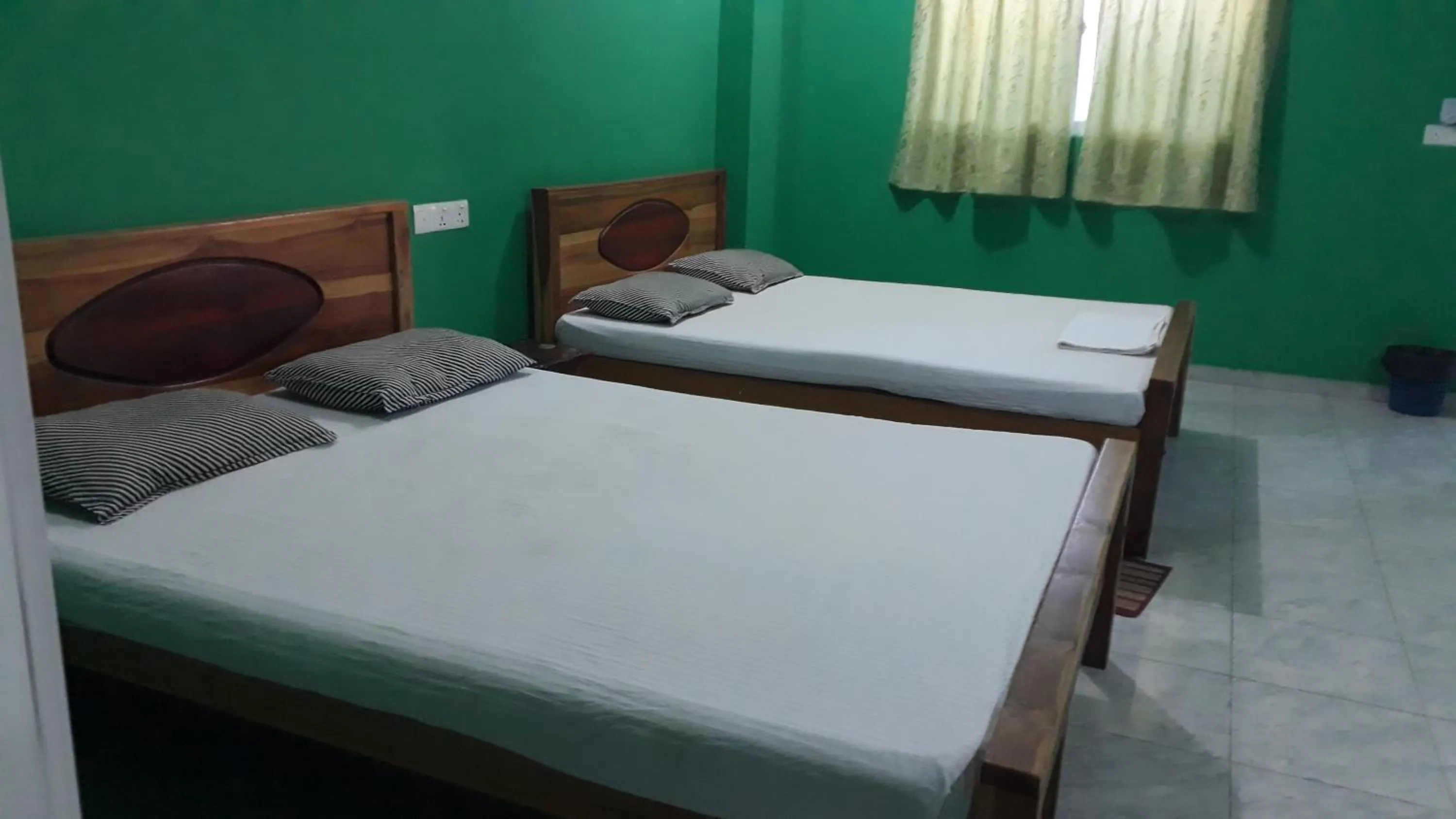 Bedroom, Bed in Kings Hotel Restaurant and Bar