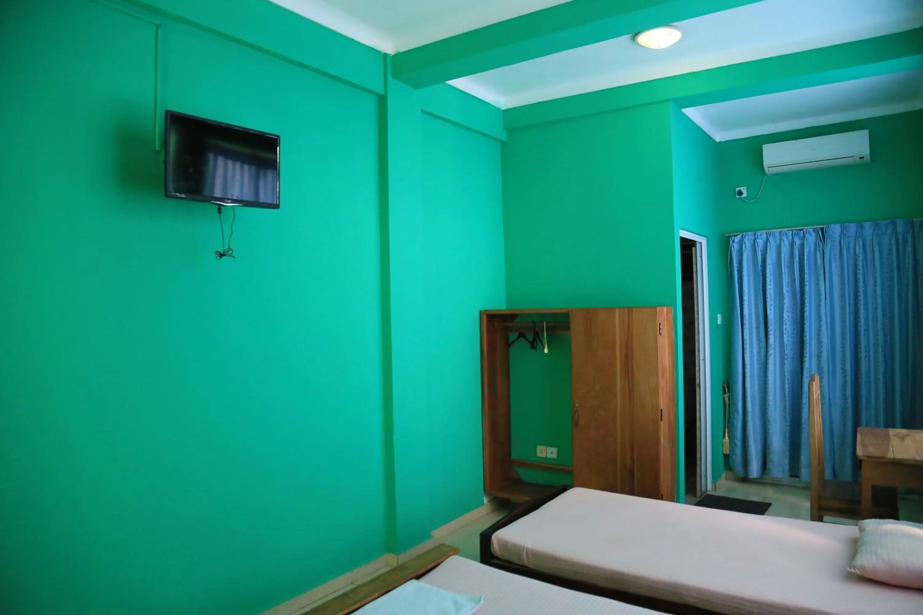 TV and multimedia, Bed in Kings Hotel Restaurant and Bar