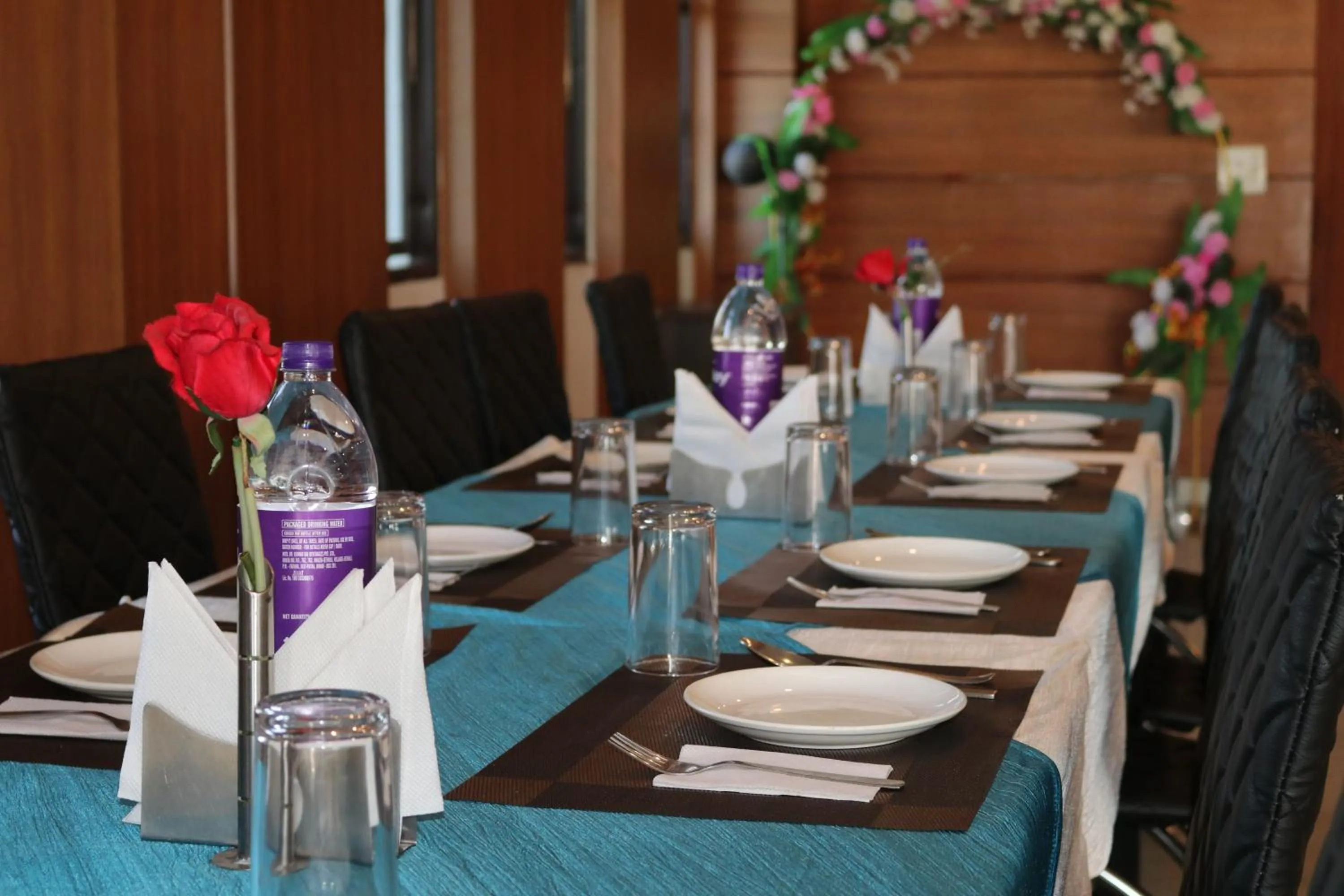 Restaurant/places to eat in Hotel Vaishnavi Heights