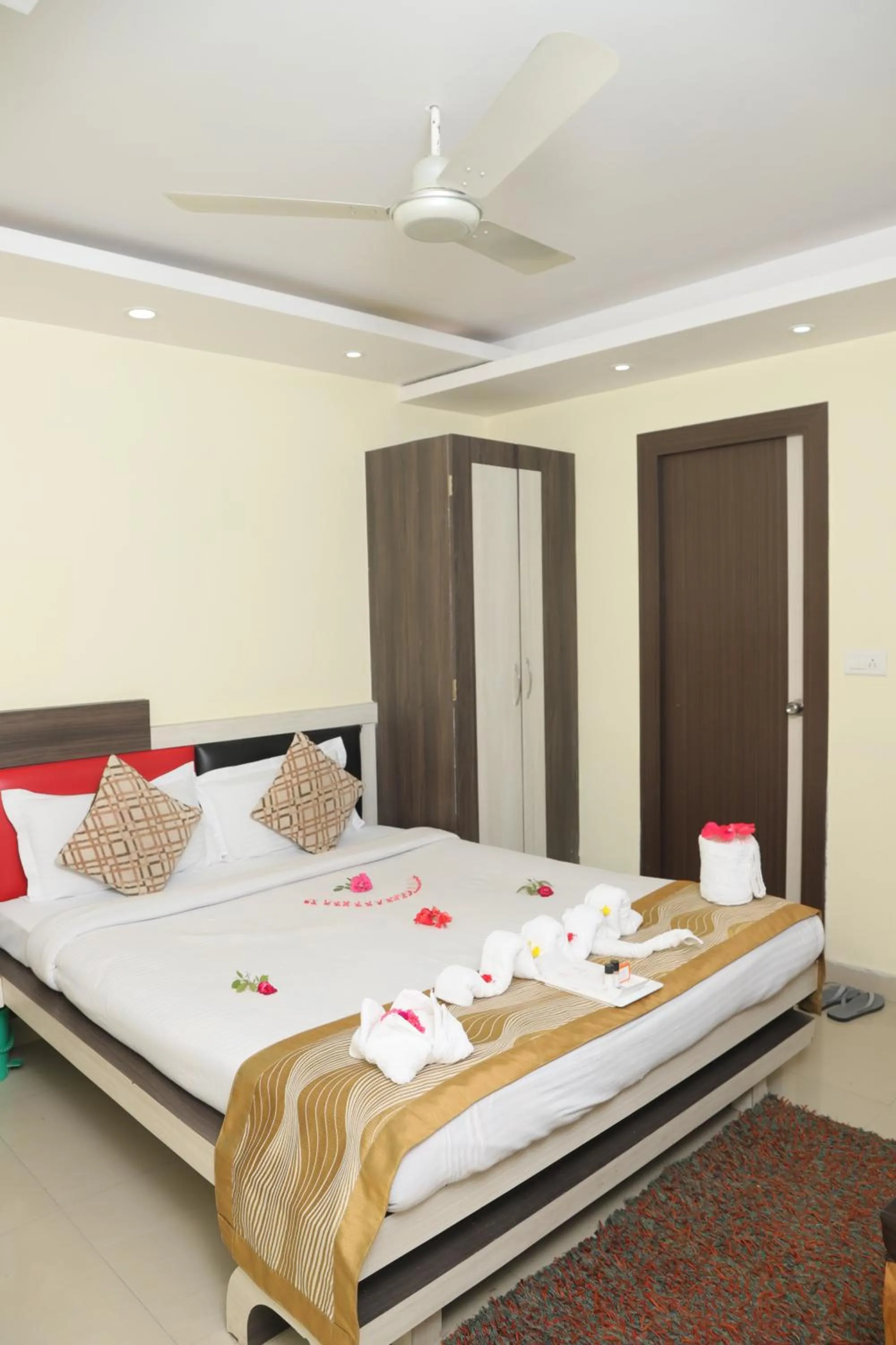 Bed in Hotel Vaishnavi Heights