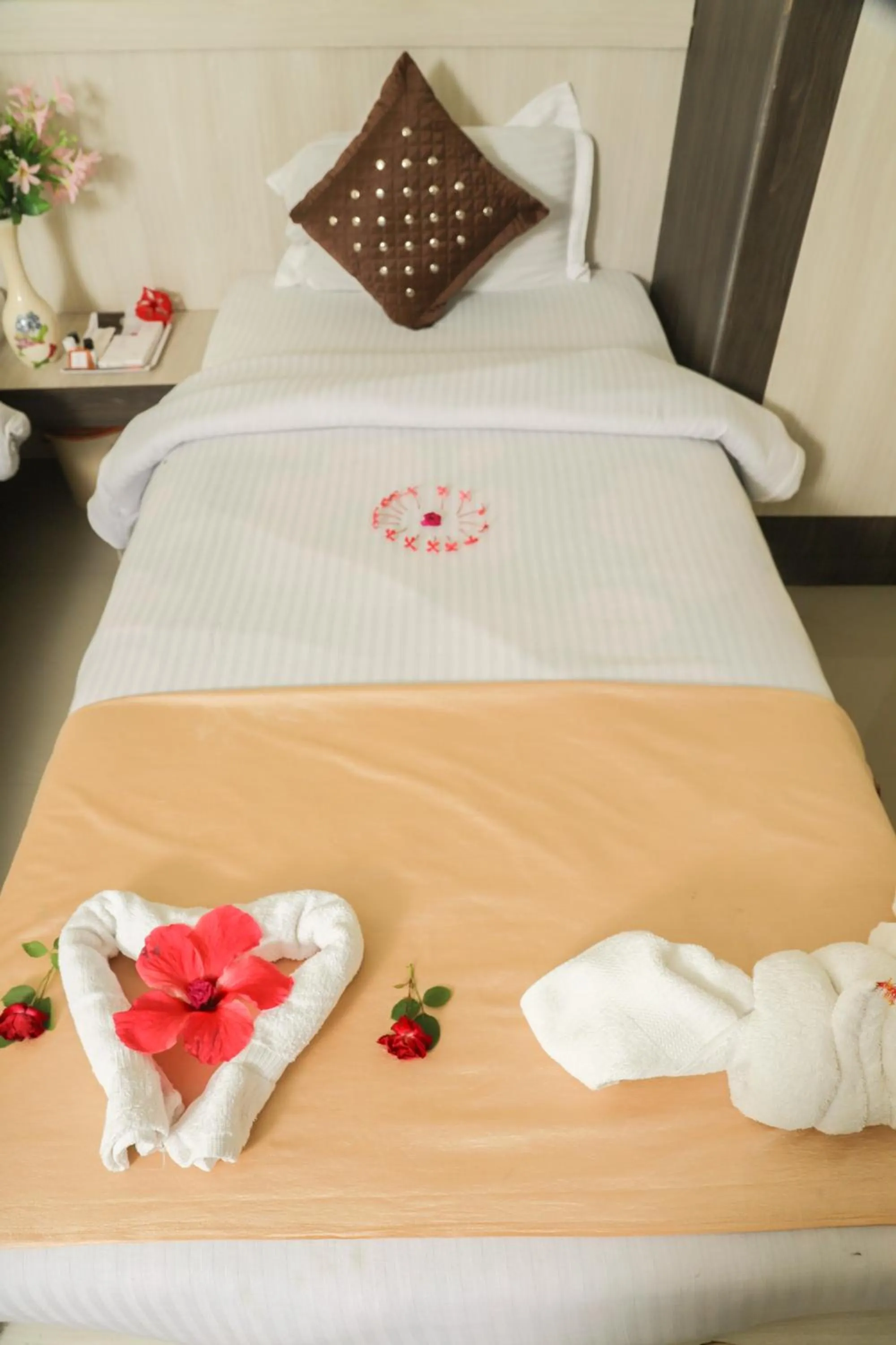 Bed in Hotel Vaishnavi Heights