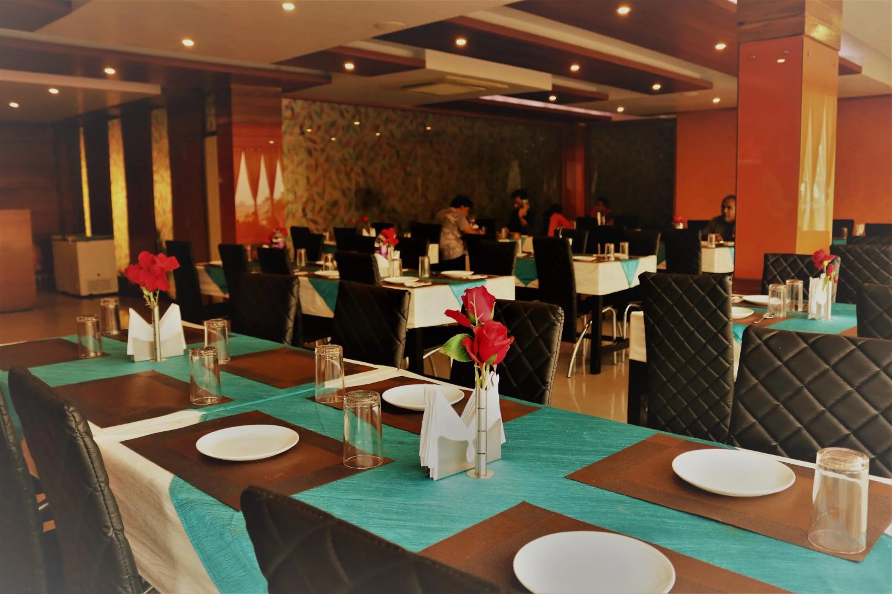 Restaurant/places to eat in Hotel Vaishnavi Heights