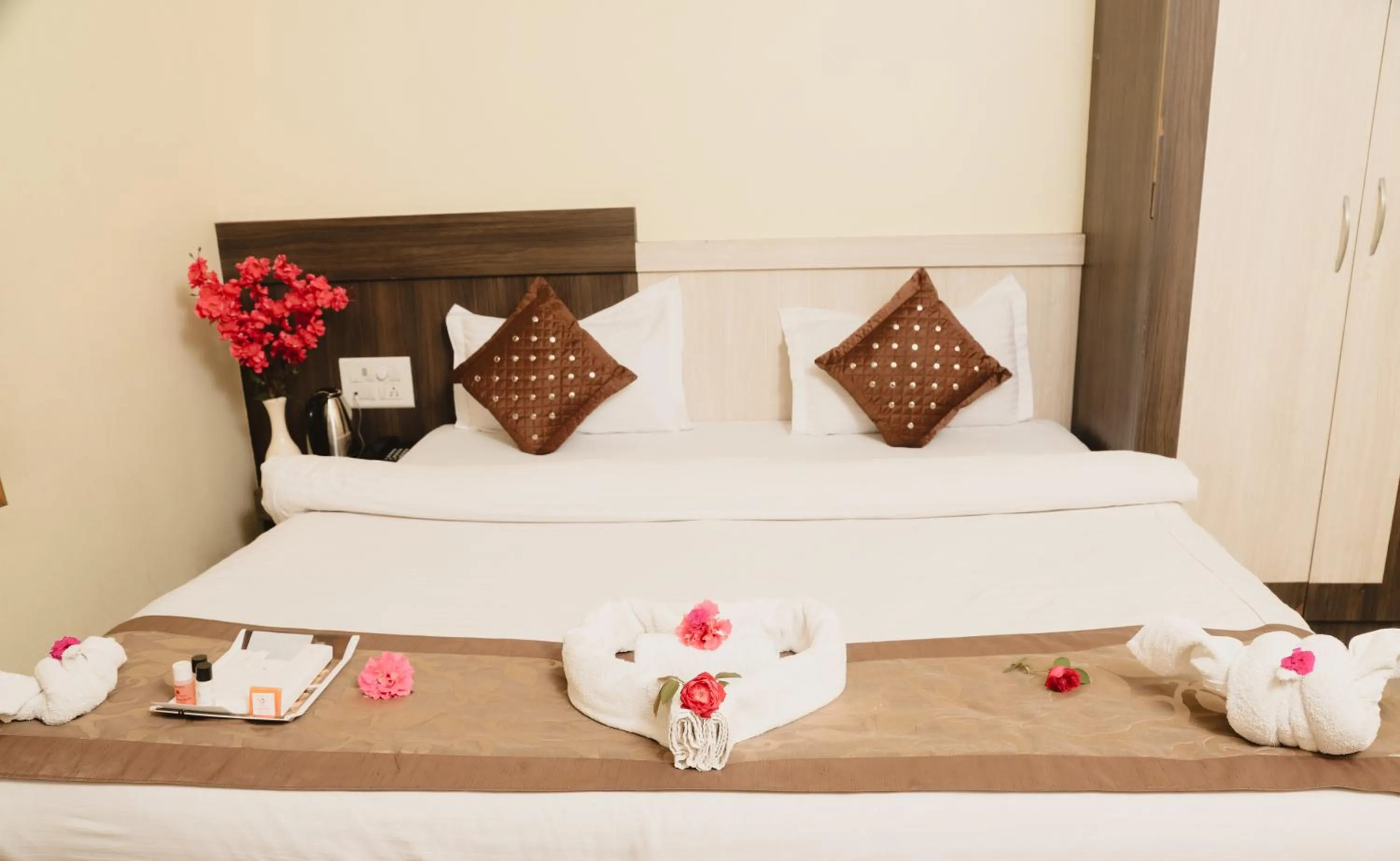 Bed in Hotel Vaishnavi Heights