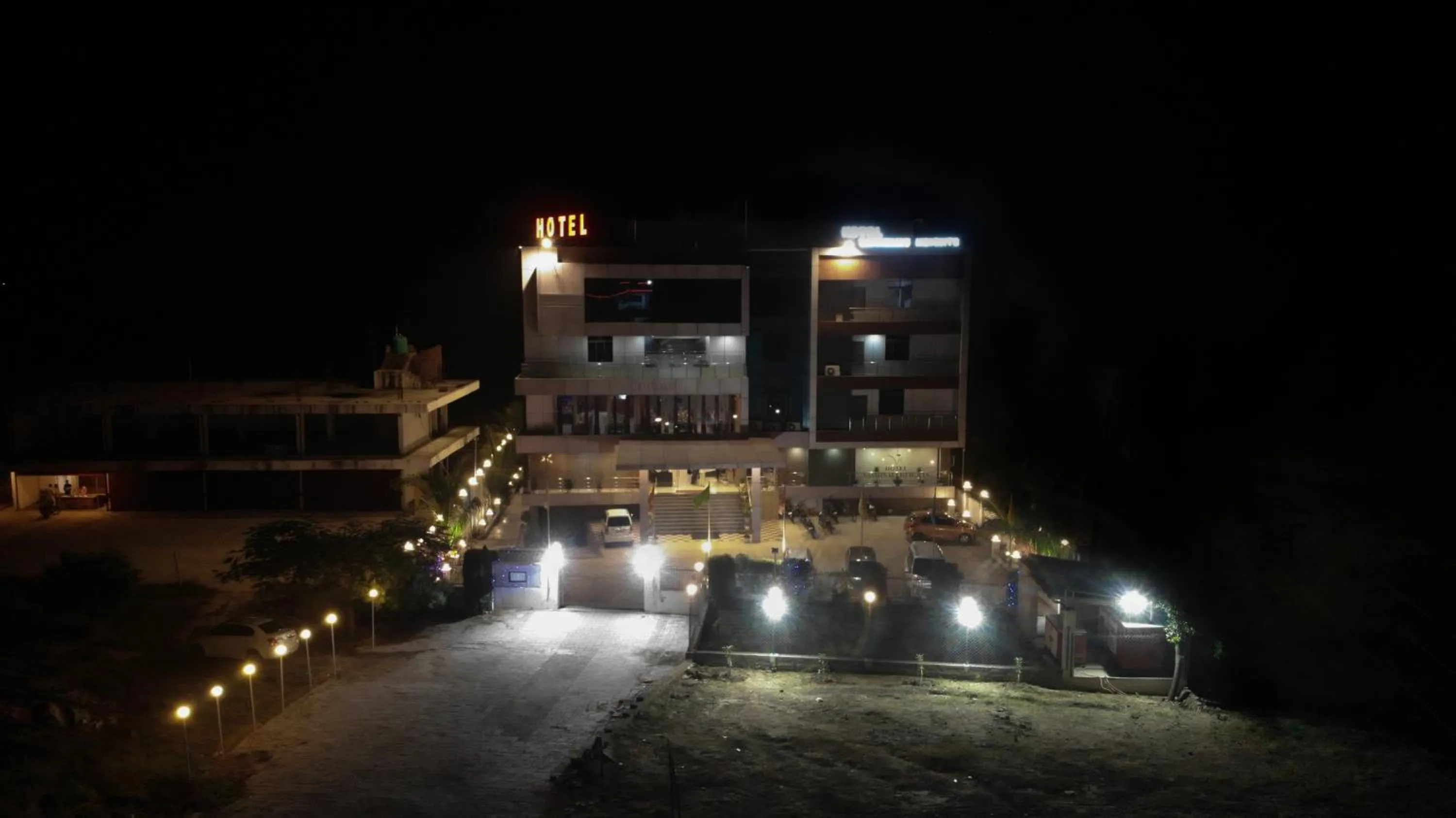 Property building in Hotel Vaishnavi Heights