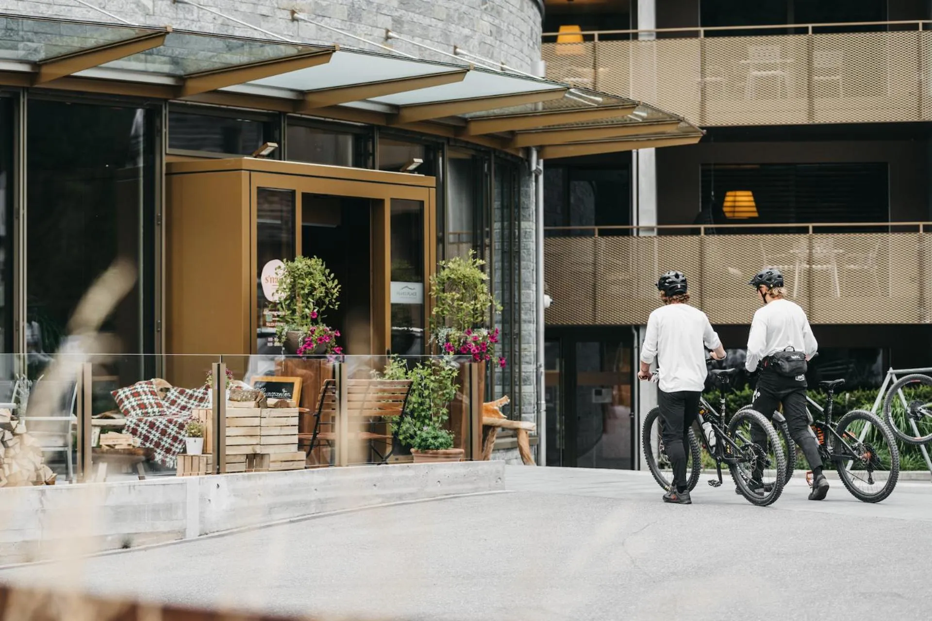 Facade/entrance in Peaks Place Apartments & SPA