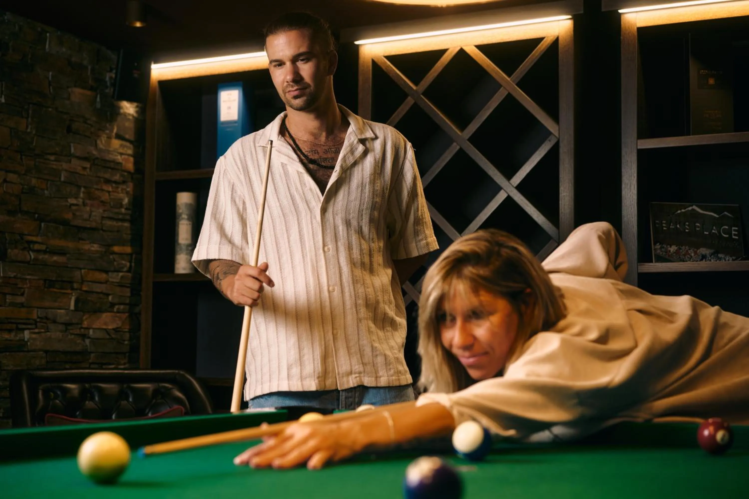 Billiard in Peaks Place Apartments & SPA