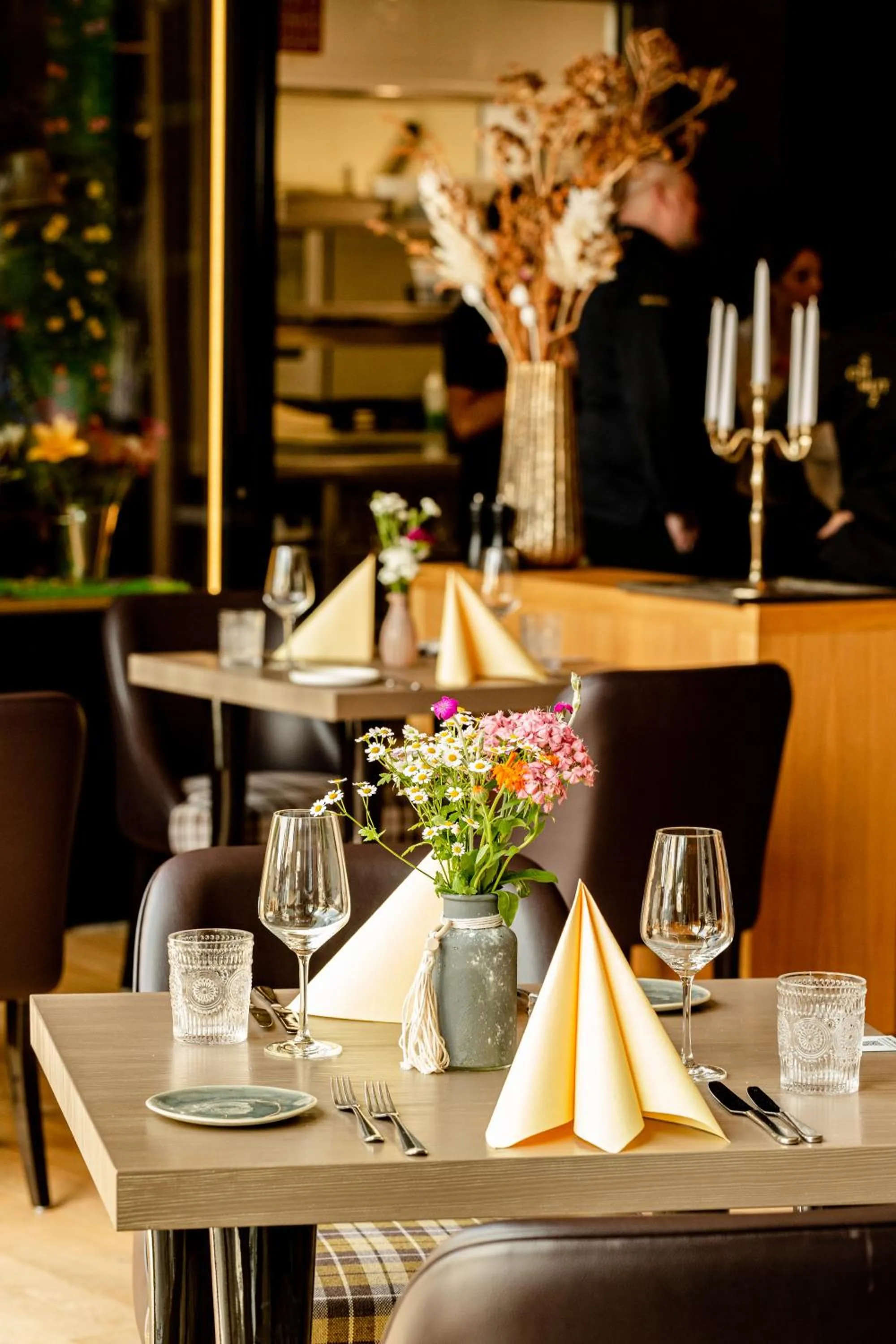 Restaurant/places to eat in Peaks Place Apartments & SPA