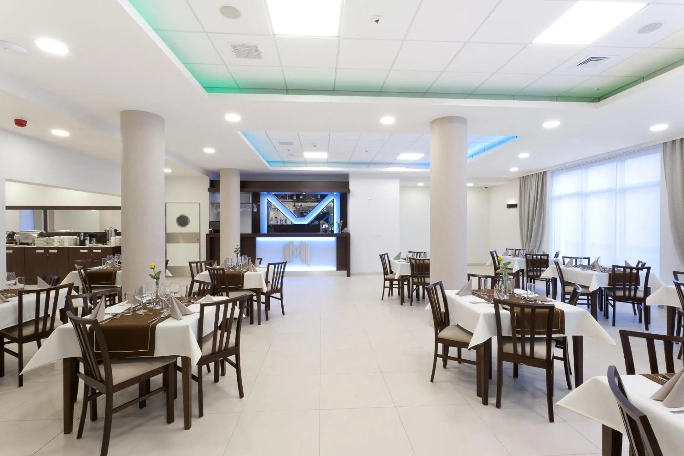 Restaurant/places to eat in Hotel Milenium