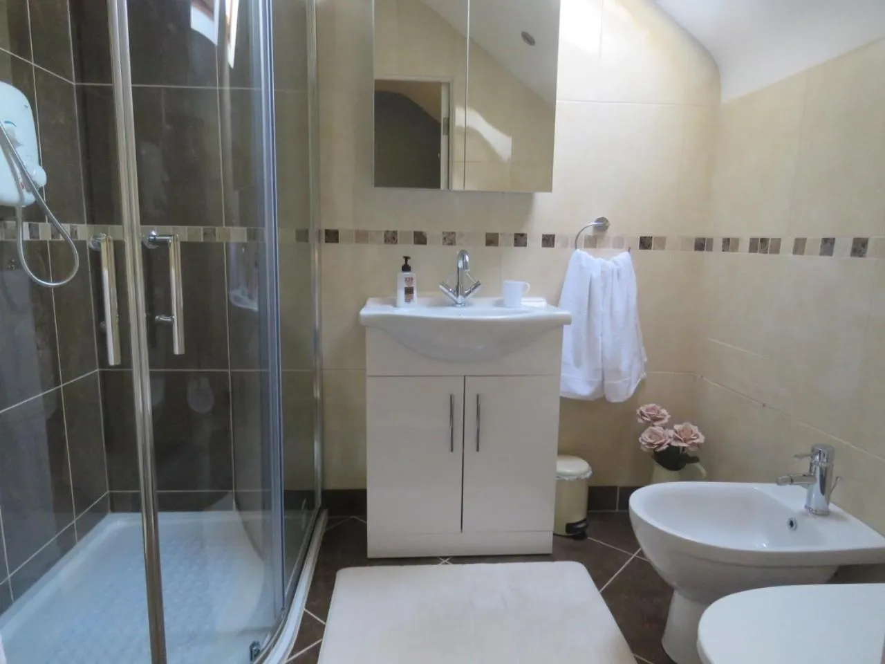 Shower in Greenside B&B