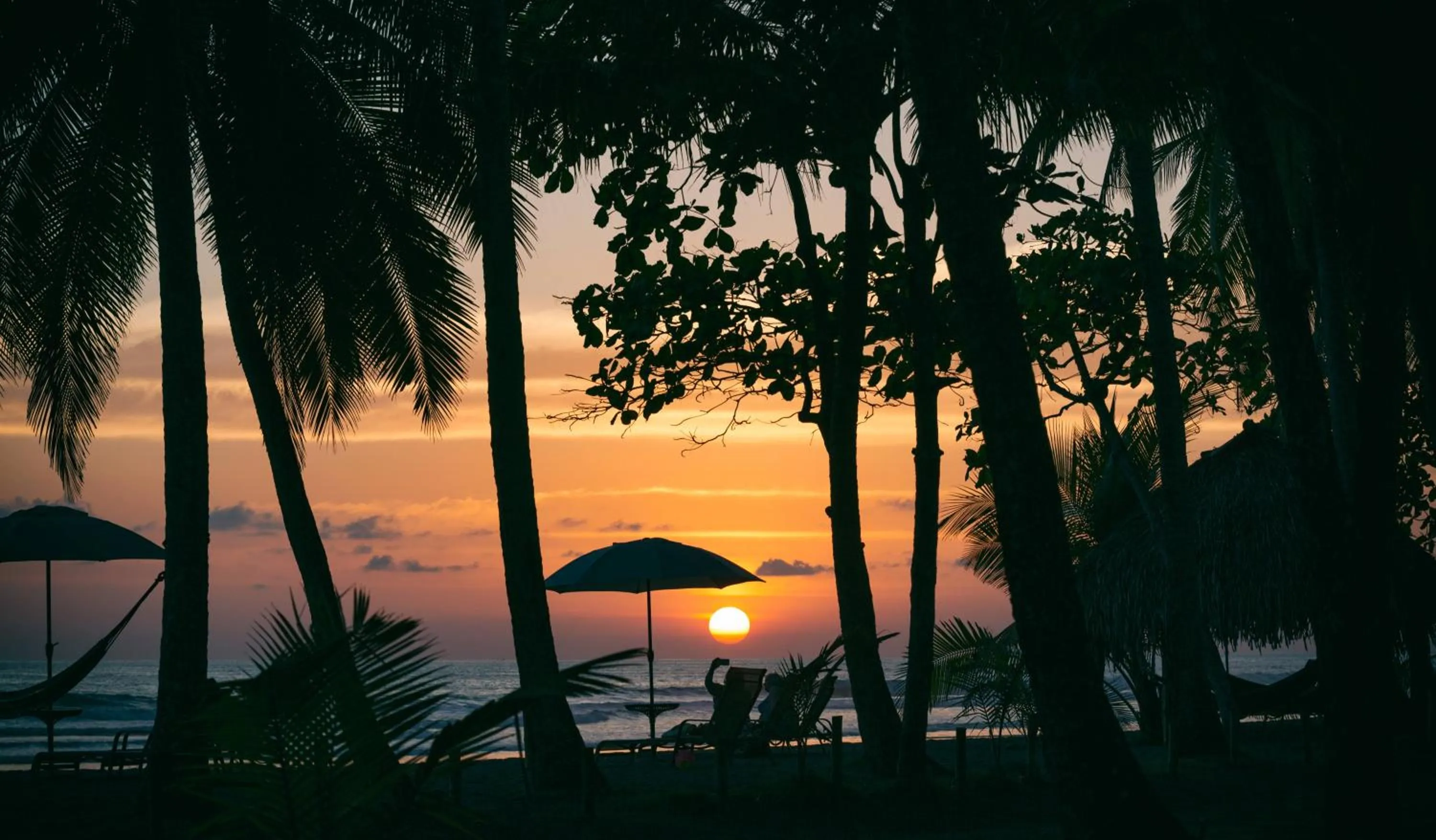 Sunset in Hotel Clandestino beach resort