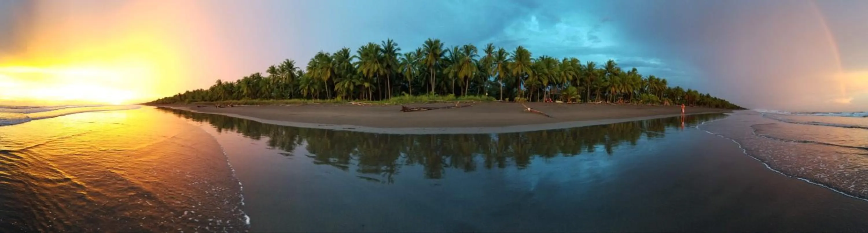 Beach in Hotel Clandestino beach resort