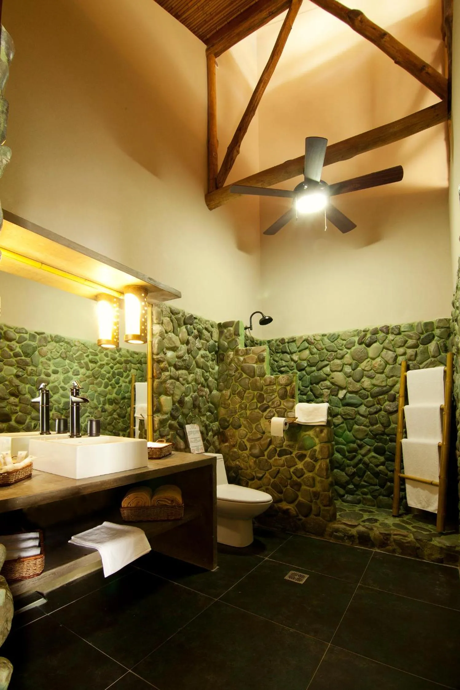 Shower in Hotel Clandestino beach resort