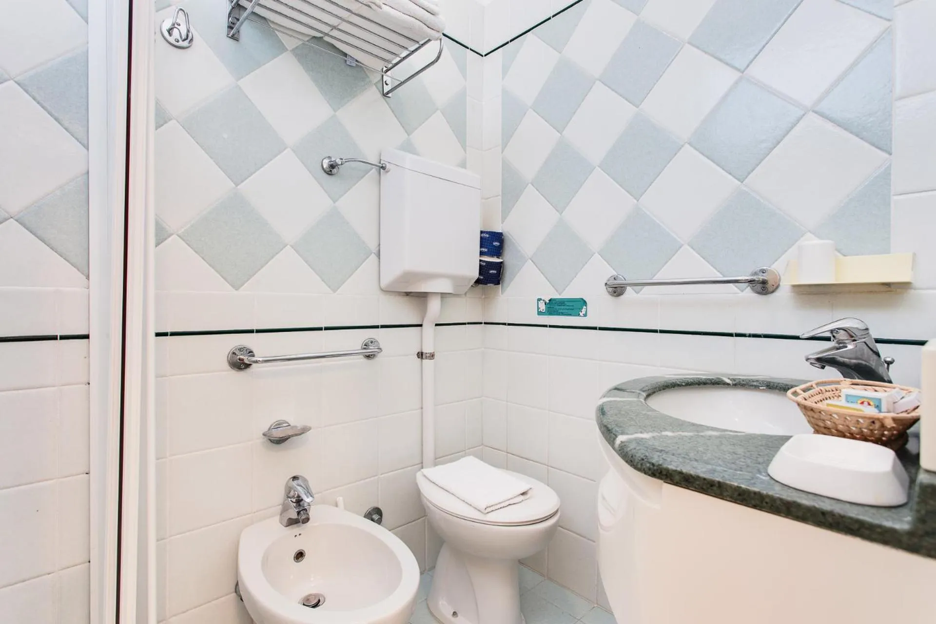 Shower in Hotel Dolcevita