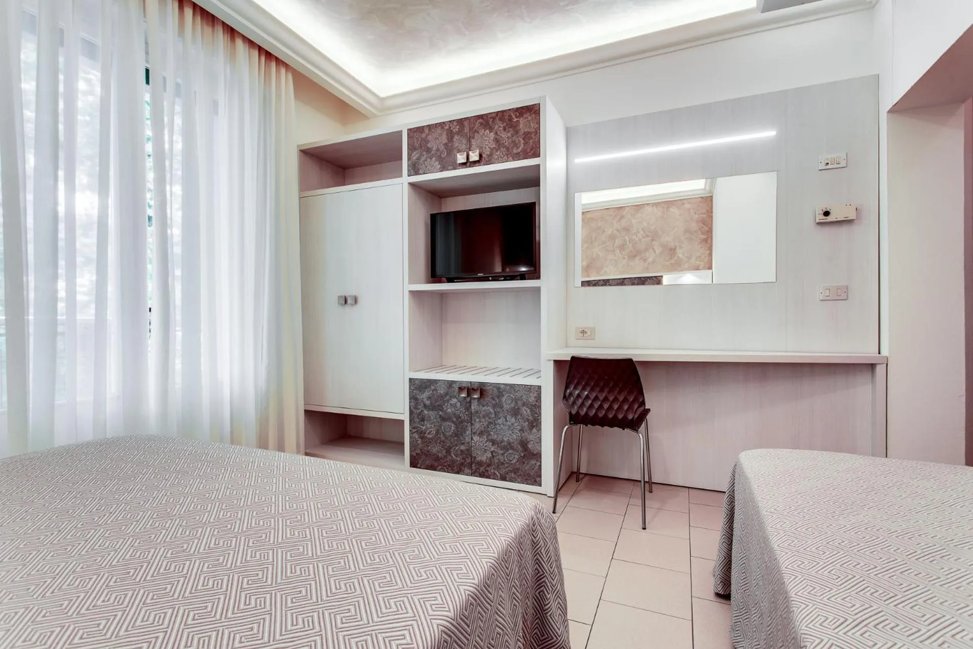 TV and multimedia, Bed in Hotel Dolcevita