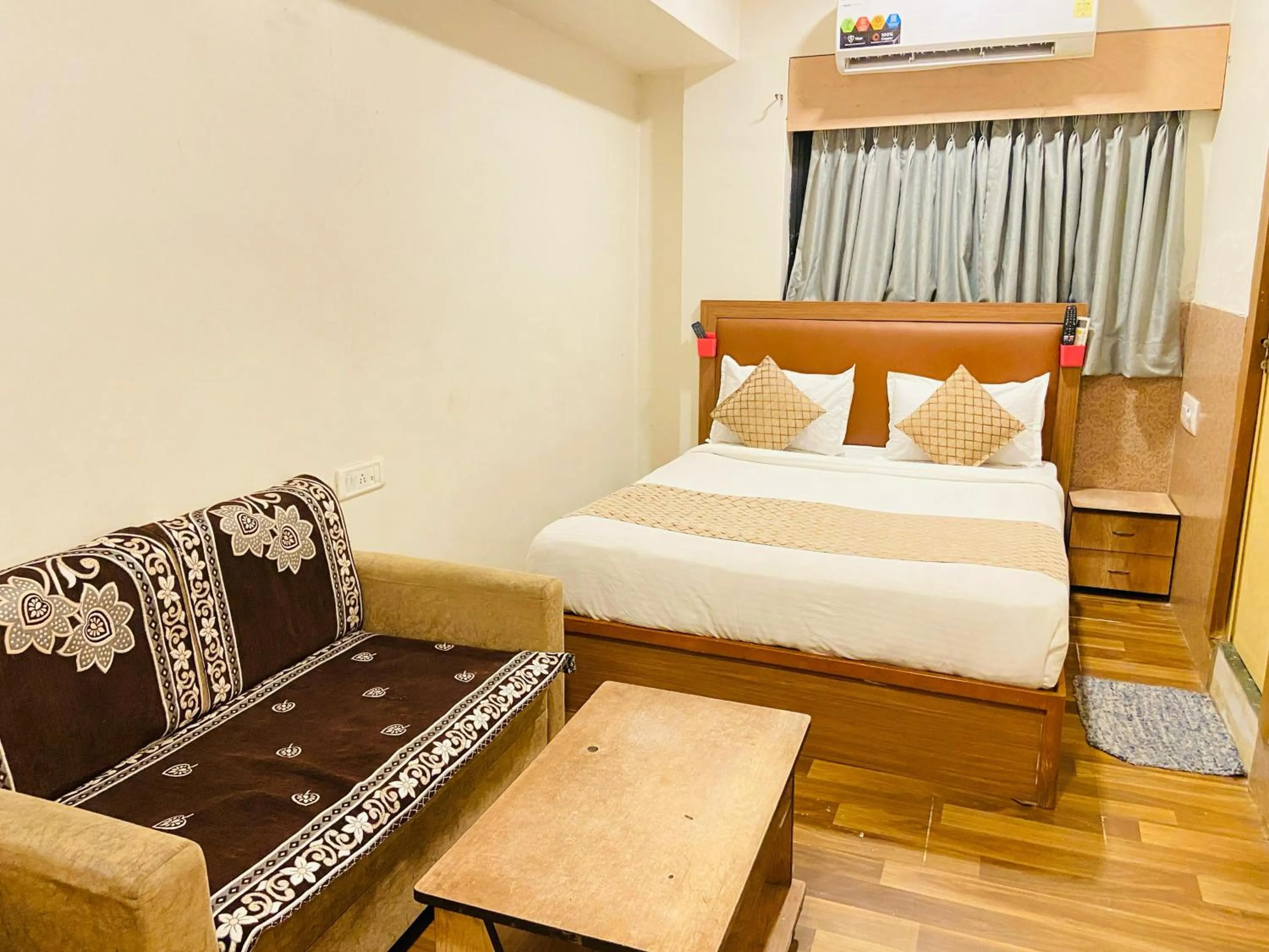 Bed in Hotel ABC Satellite Prahlad Nagar