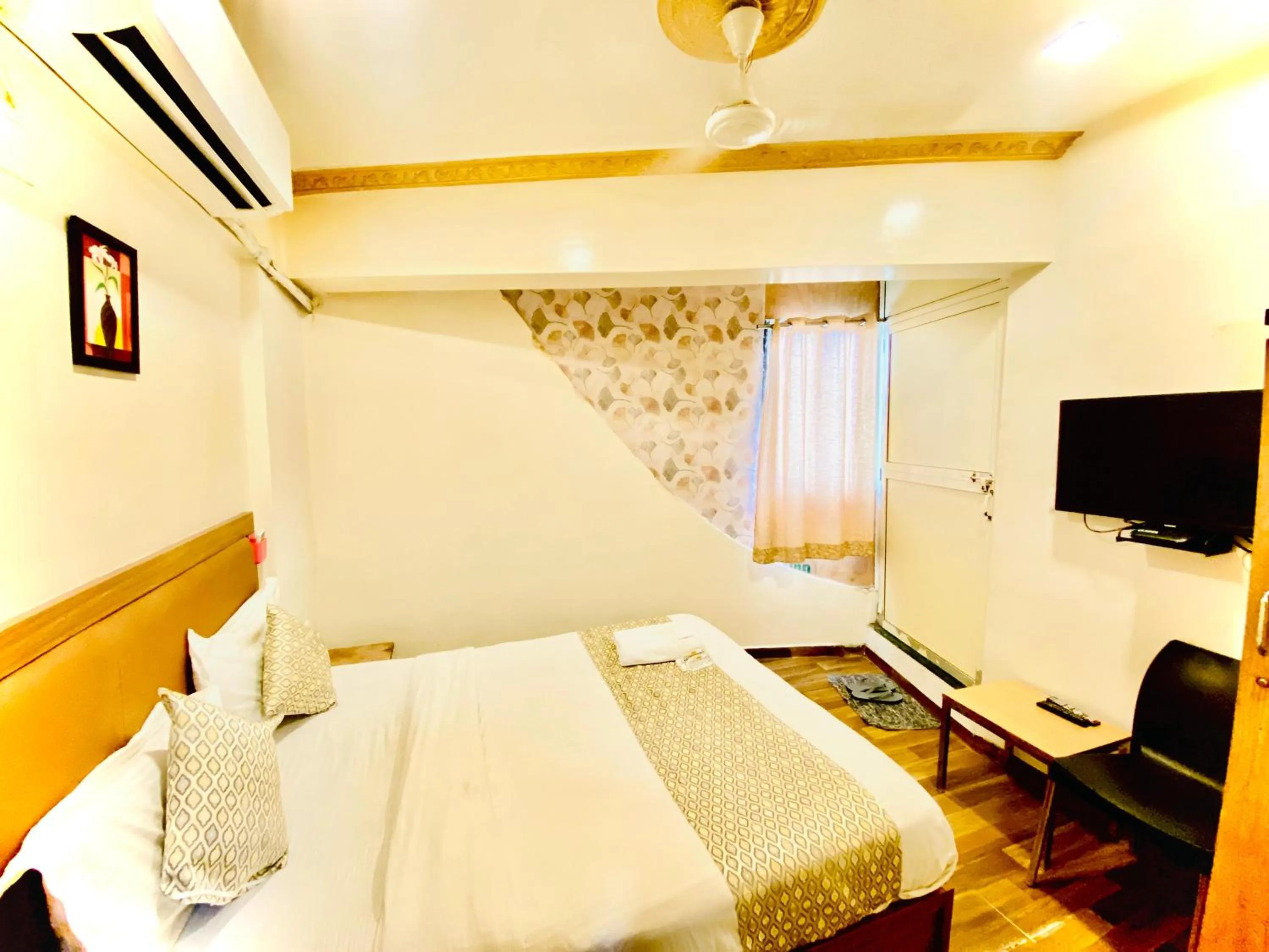 Bed in Hotel ABC Satellite Prahlad Nagar