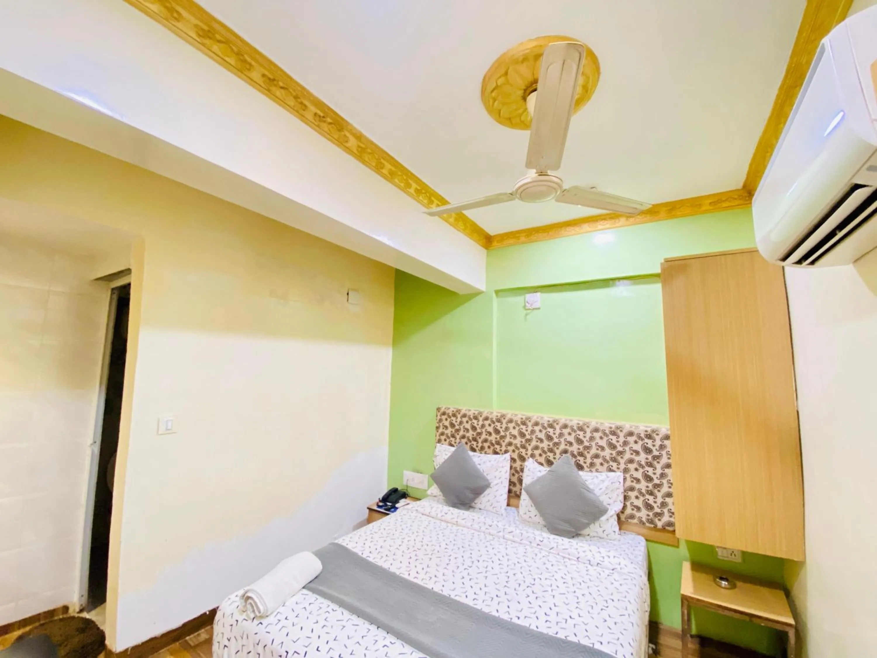 Bed in Hotel ABC Satellite Prahlad Nagar