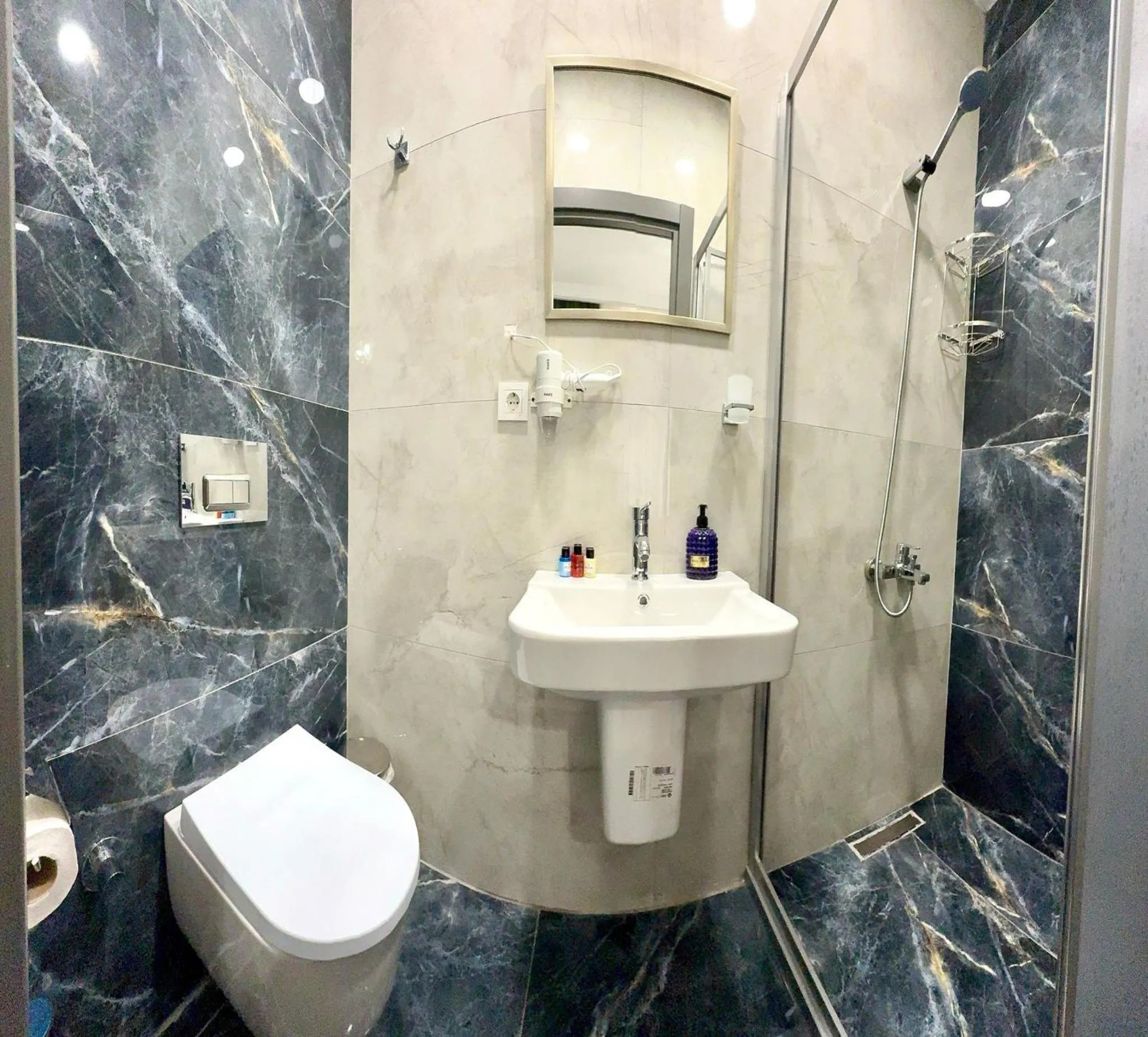 Shower in Armagan Suite Taksim