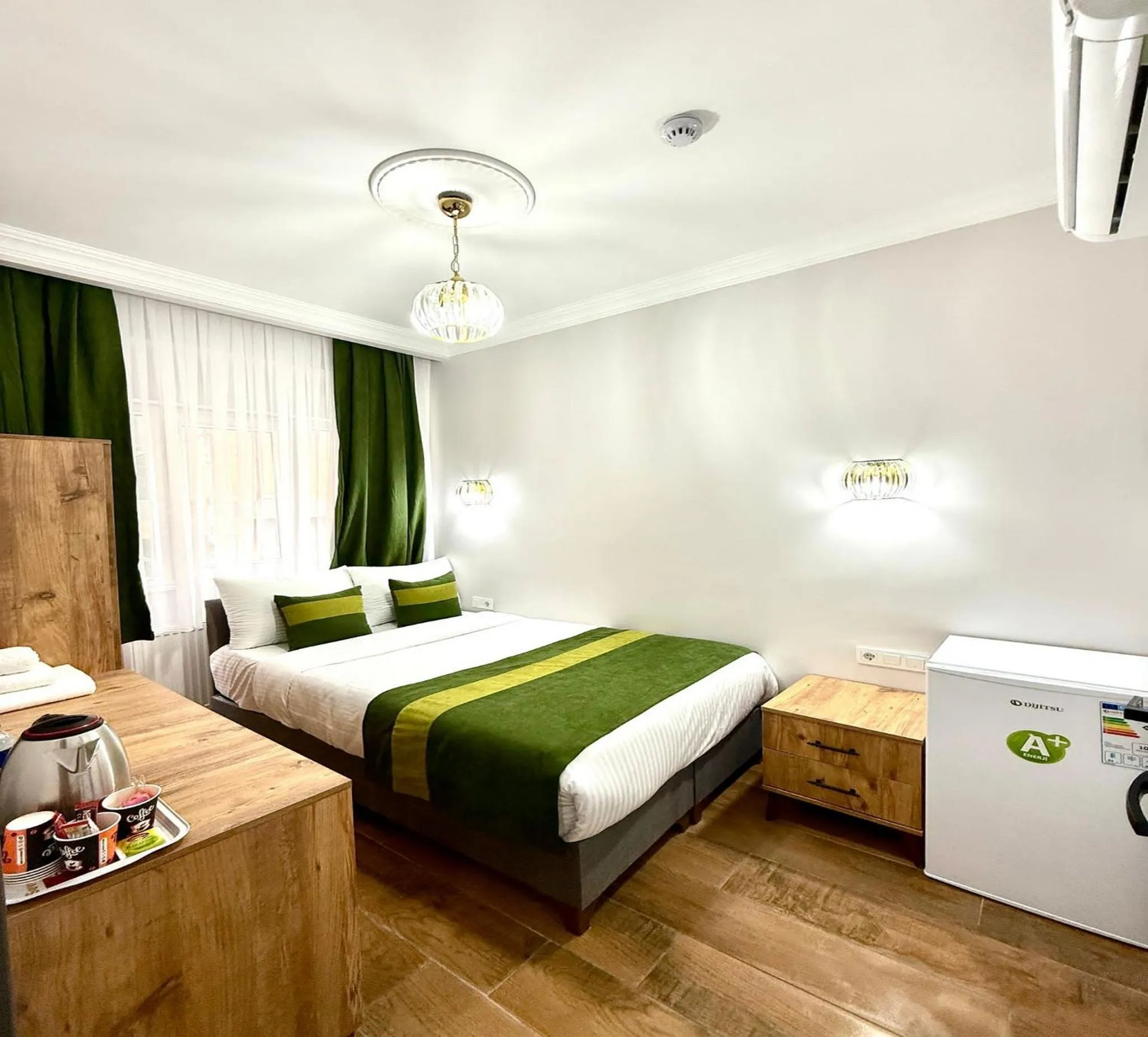 Photo of the whole room, Bed in Armagan Suite Taksim