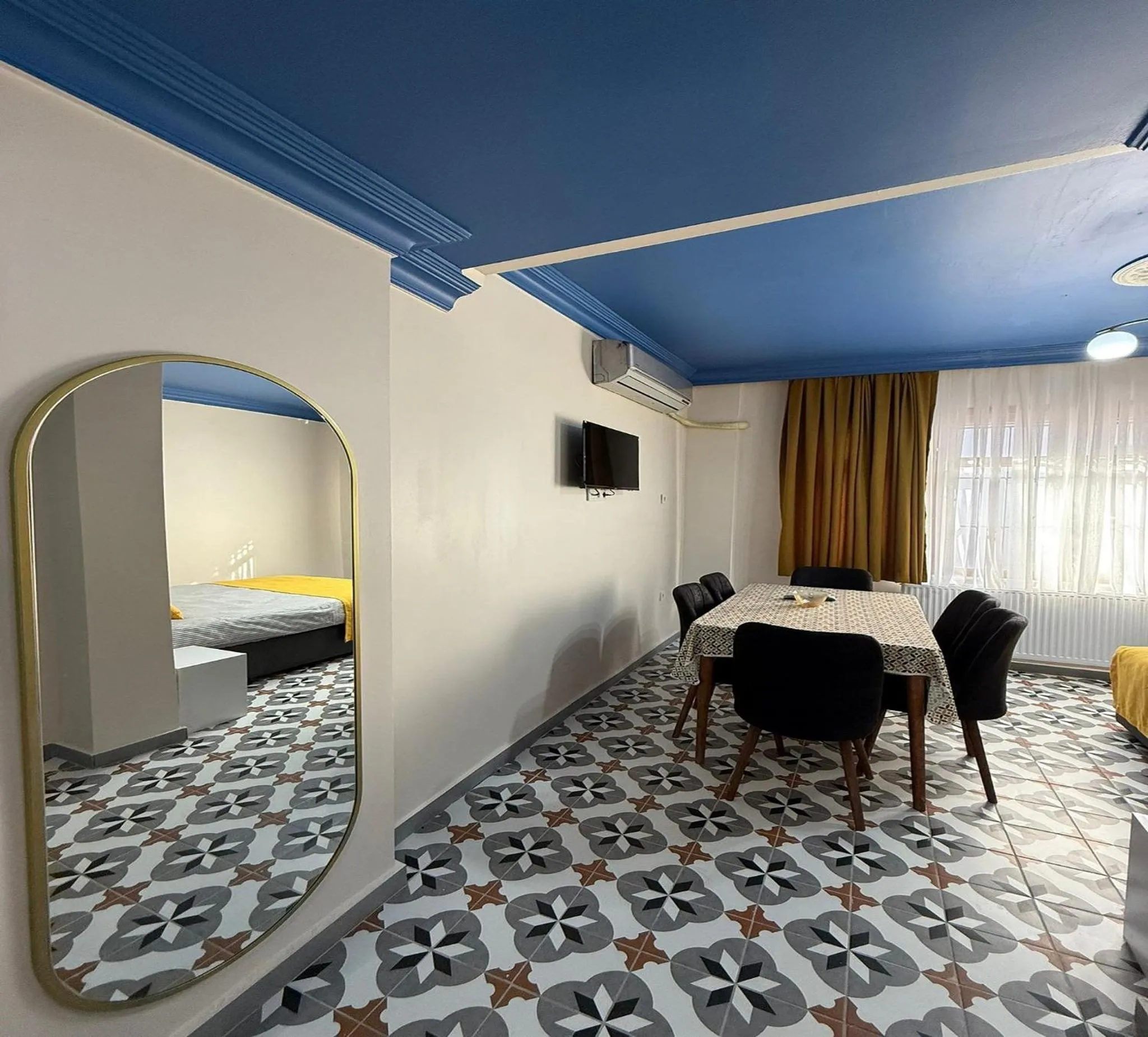 Communal lounge/ TV room, Bed in Armagan Suite Taksim