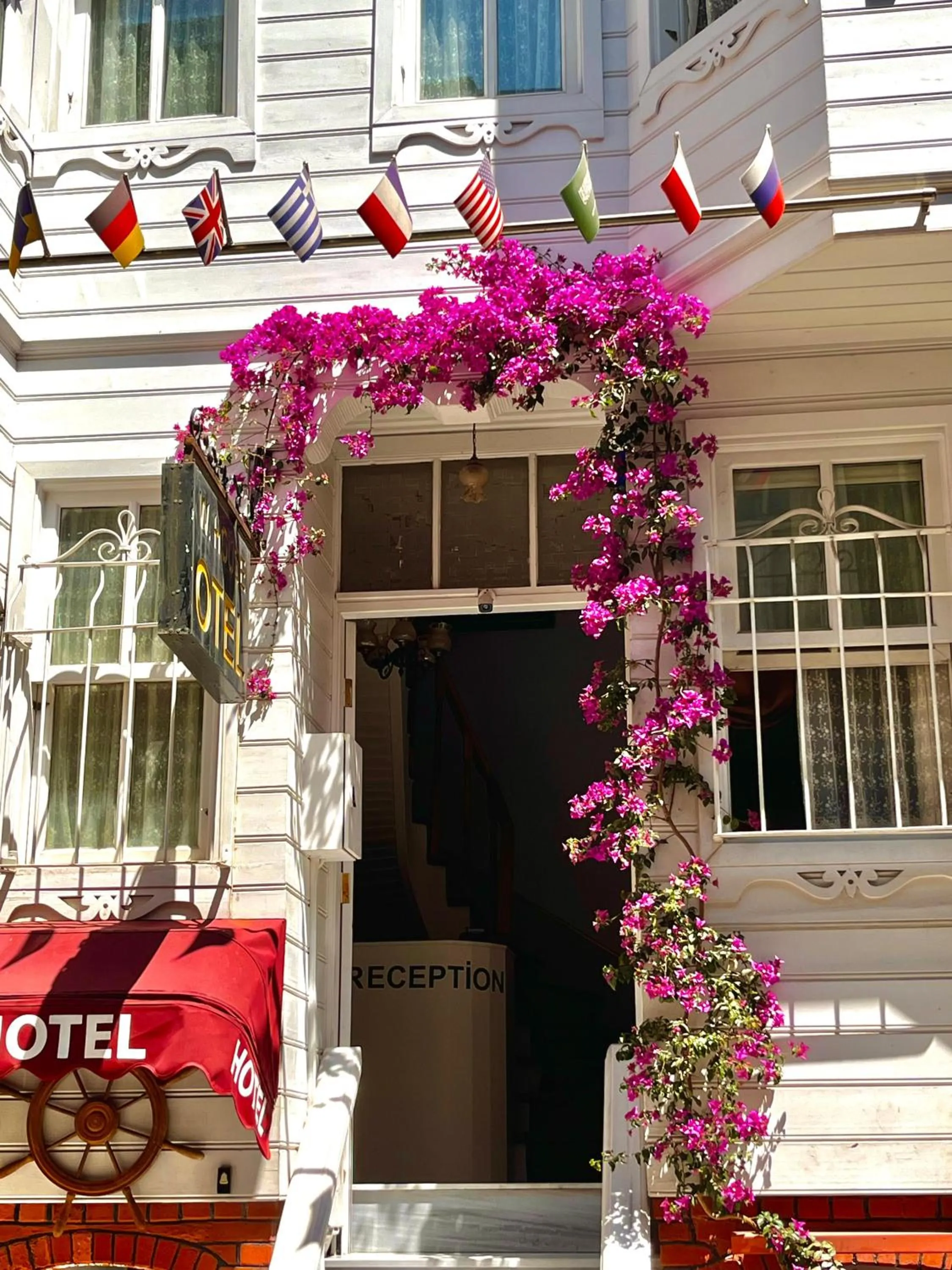 Property building in Kadıköy White House