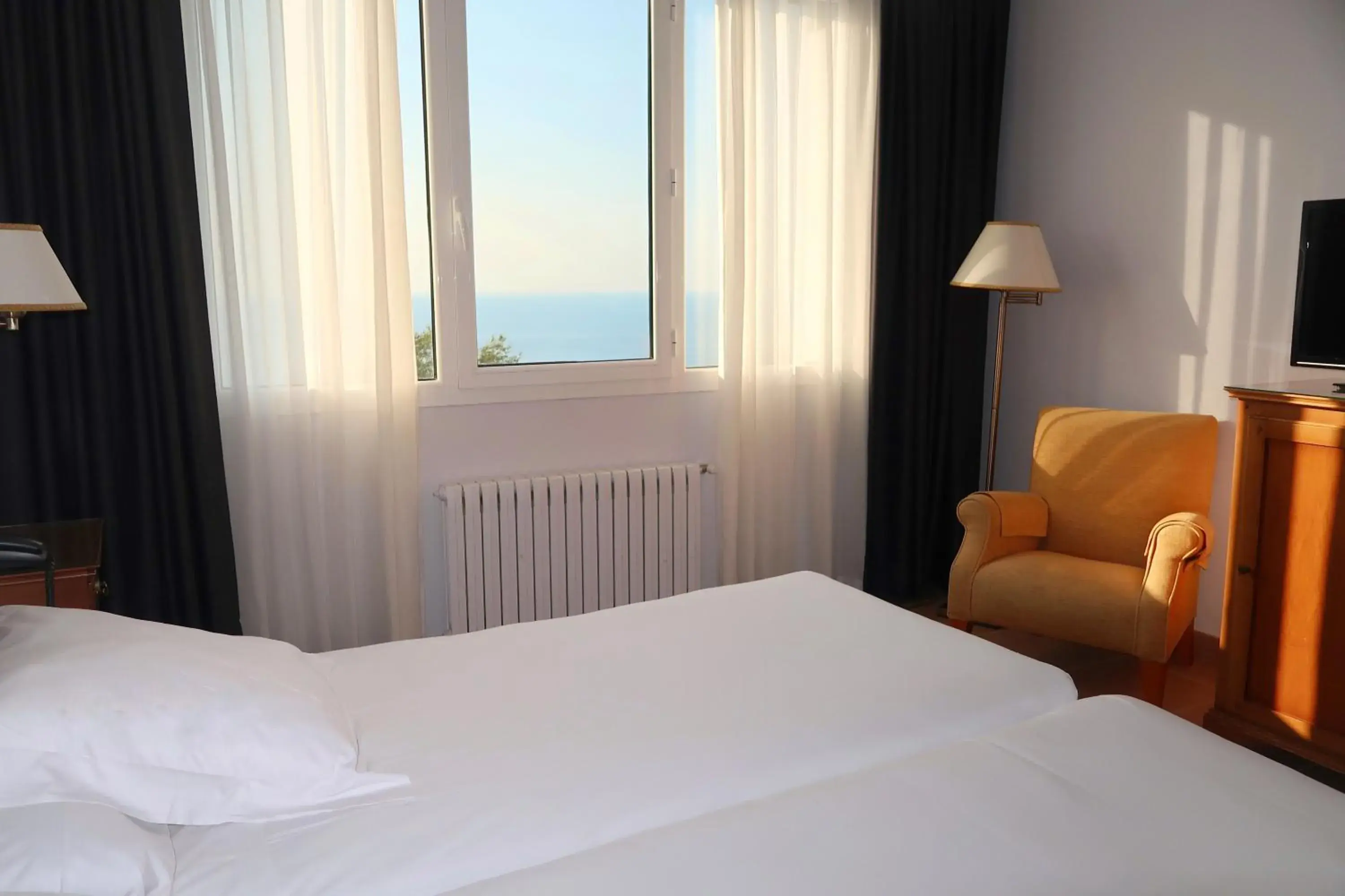 Double or Twin Room with Sea View in Hotel Gudamendi Double or Twin Room with Sea View in Hotel Gudamendi