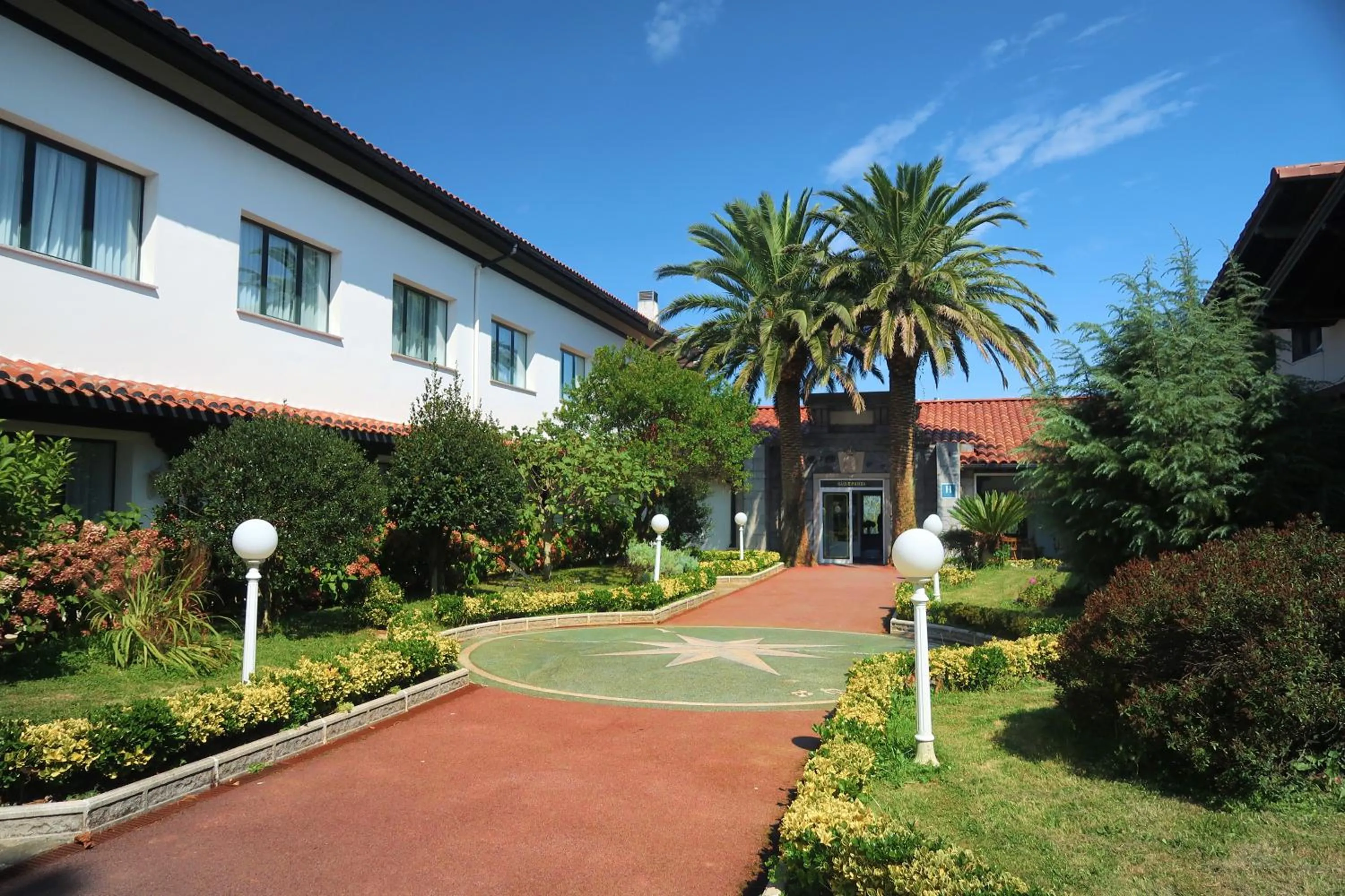 Facade/entrance in Hotel Gudamendi