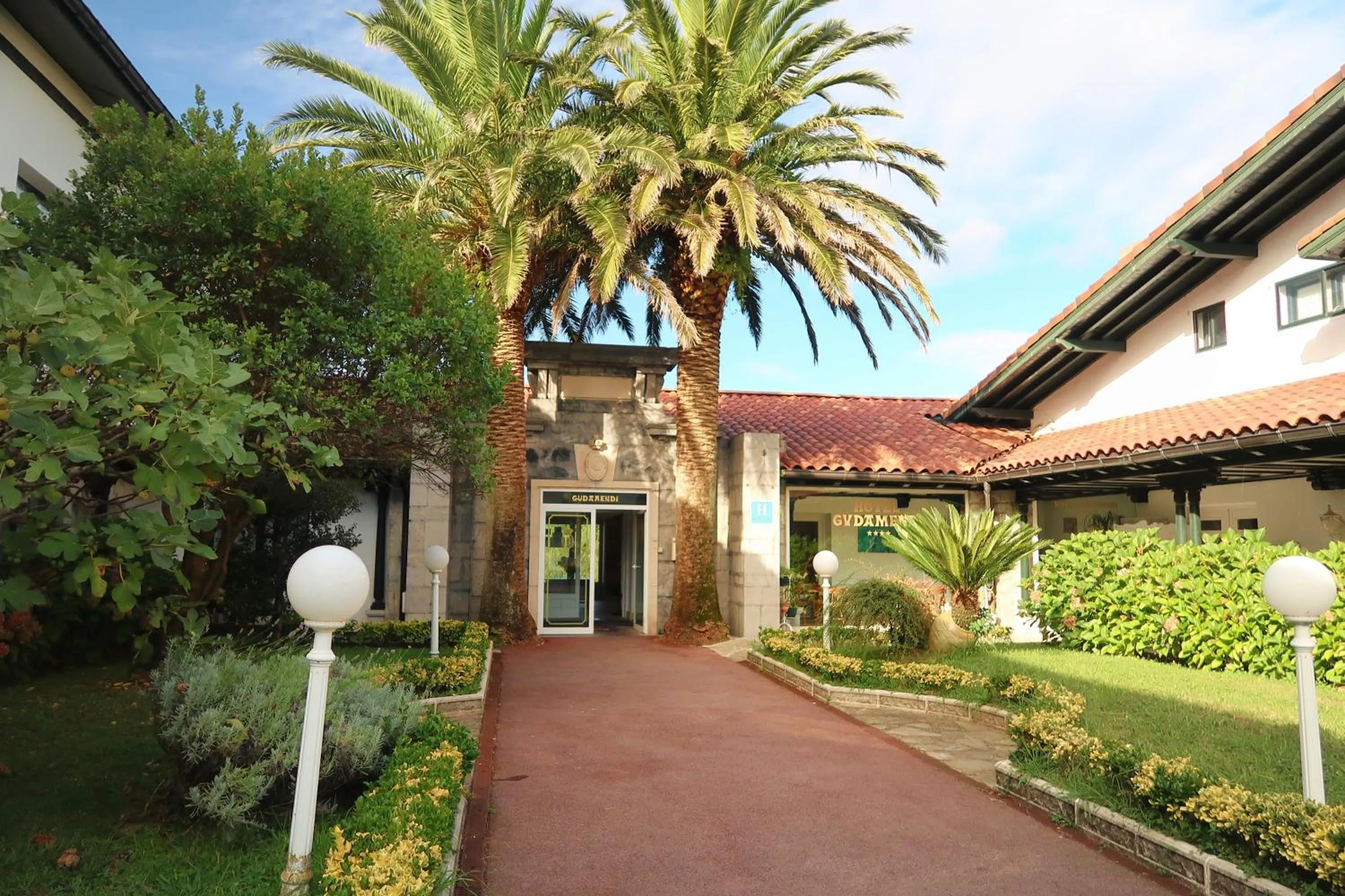 Facade/entrance in Hotel Gudamendi