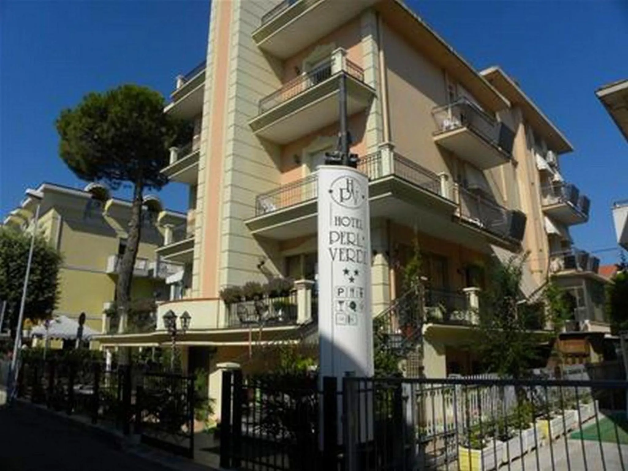 Facade/entrance in Hotel Perla Verde