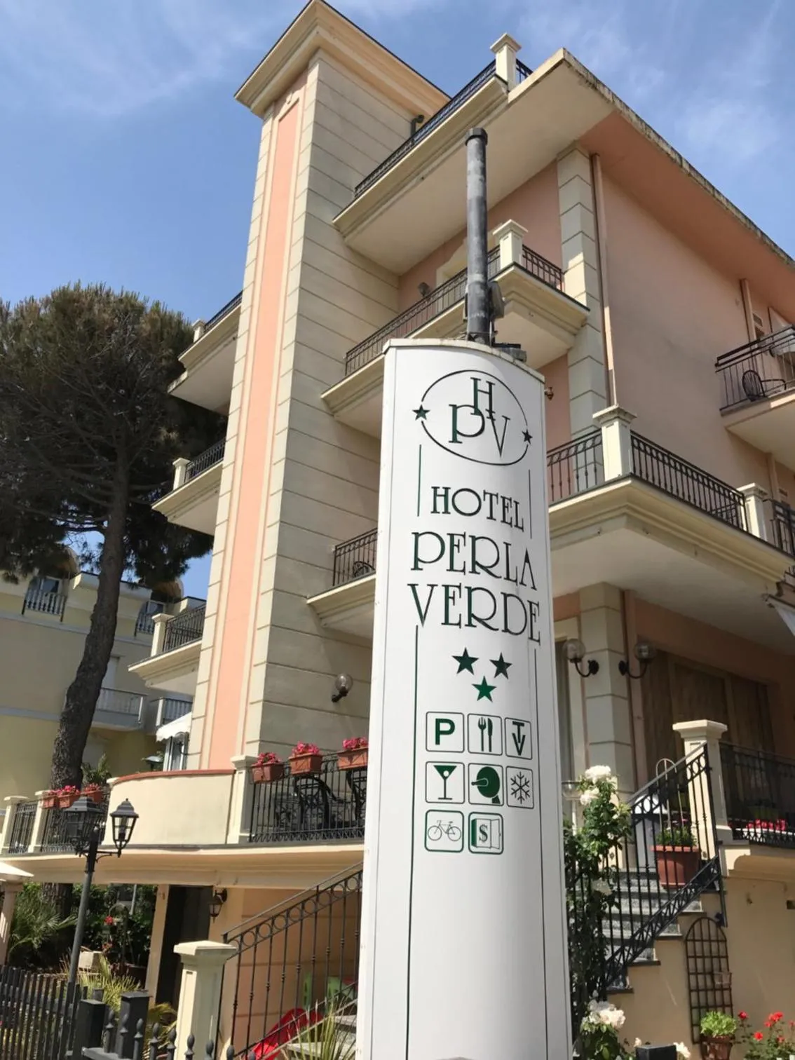 Facade/entrance in Hotel Perla Verde