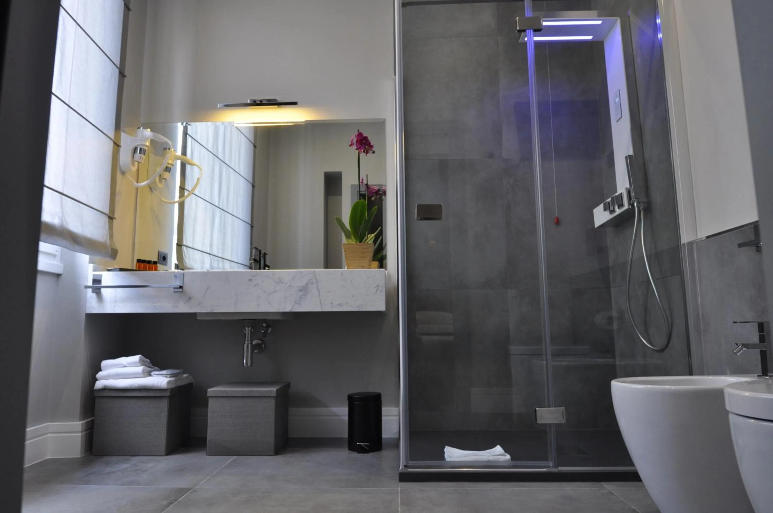 Bathroom in Place 24 Suites & Wellness