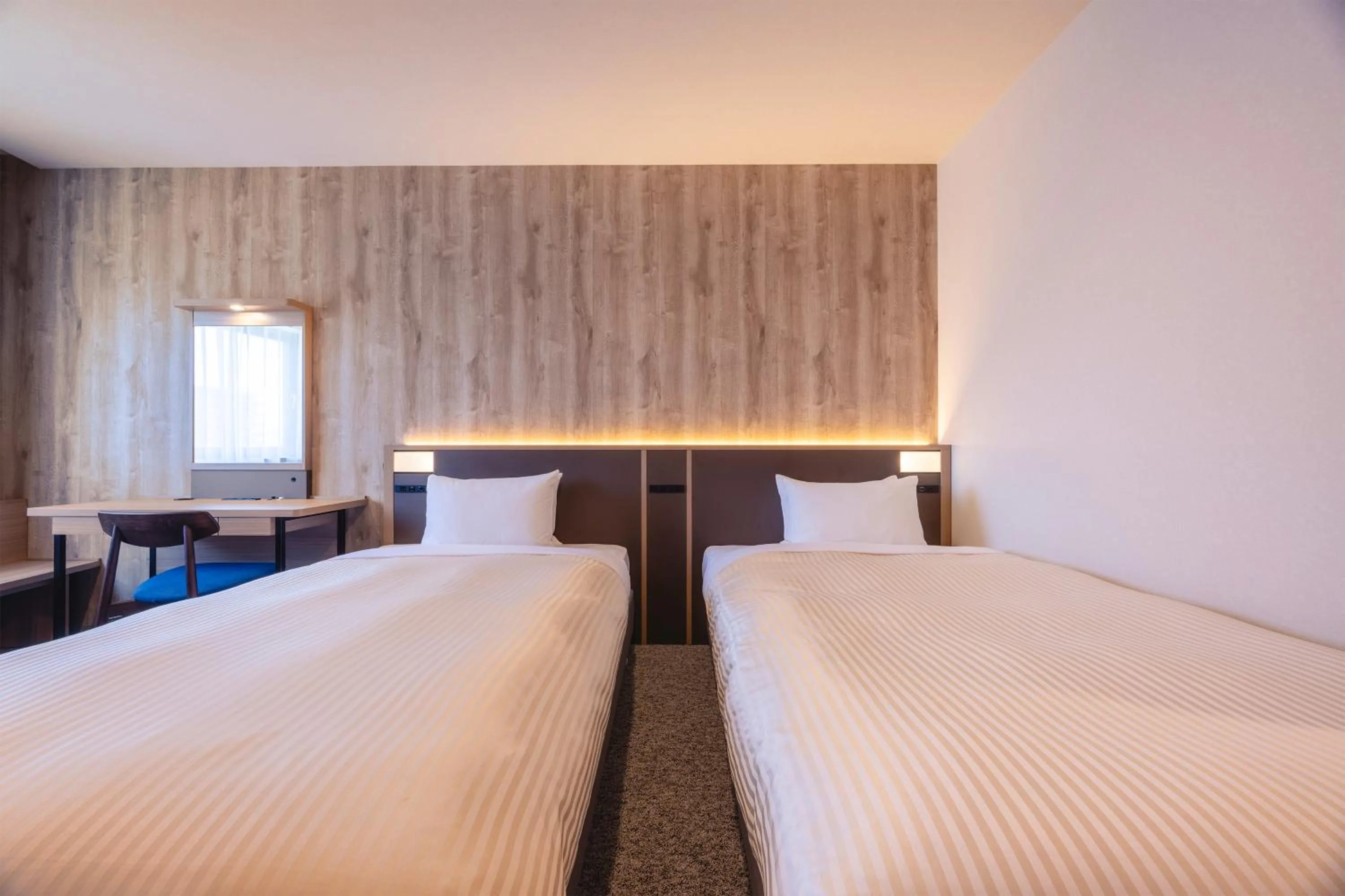 Photo of the whole room, Bed in Hotel Mariners Court Tokyo