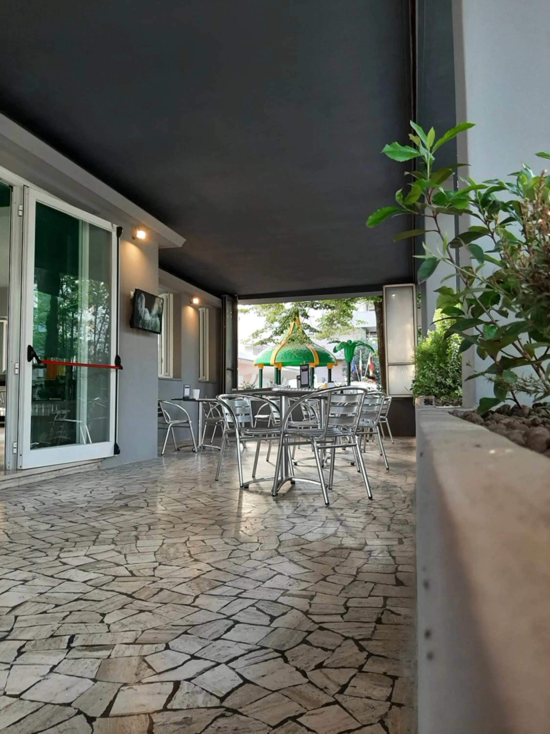 Patio in Hotel Alabama by ALEhotels