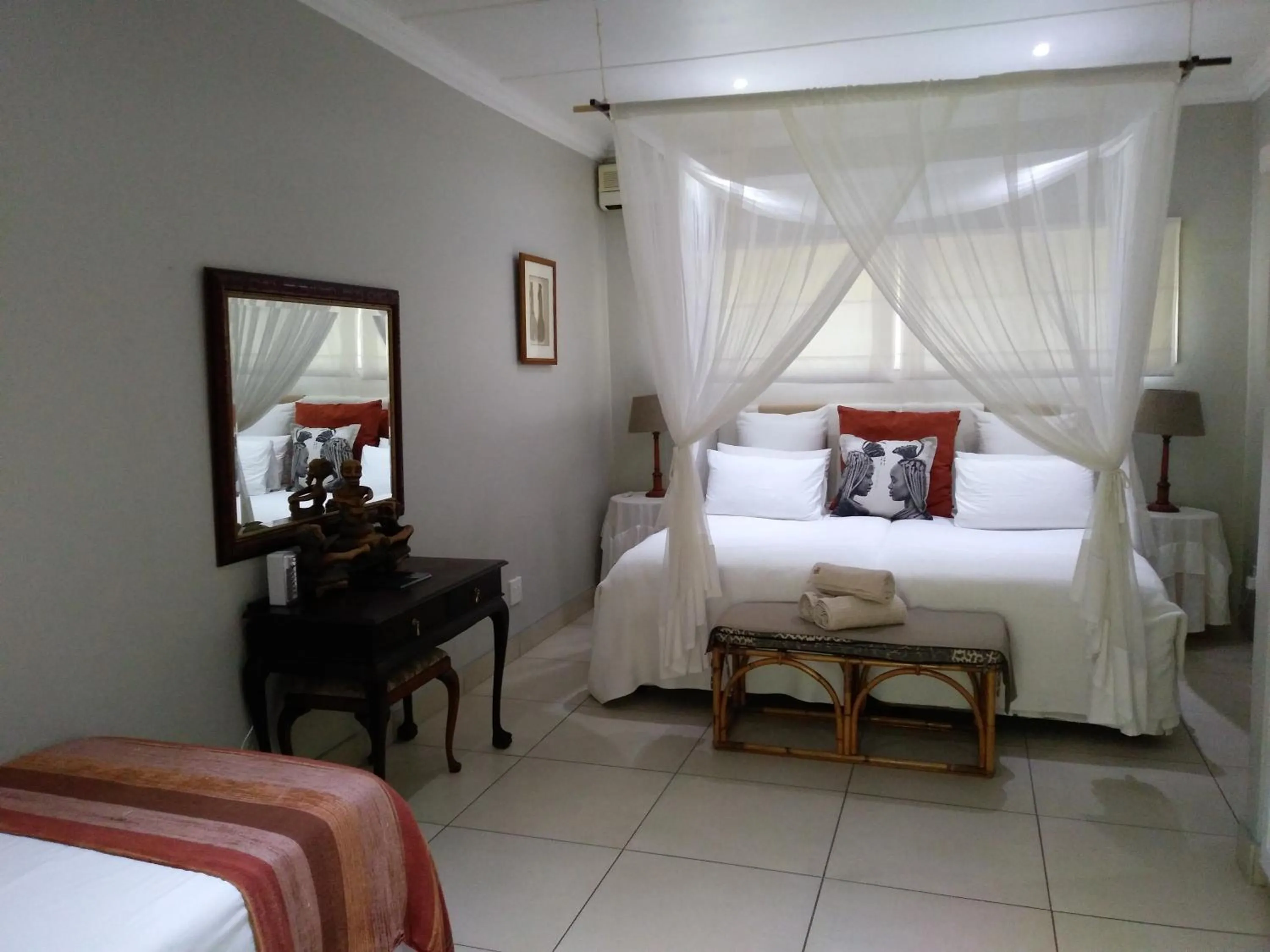 Photo of the whole room, Bed in St Lucia Kingfisher Lodge